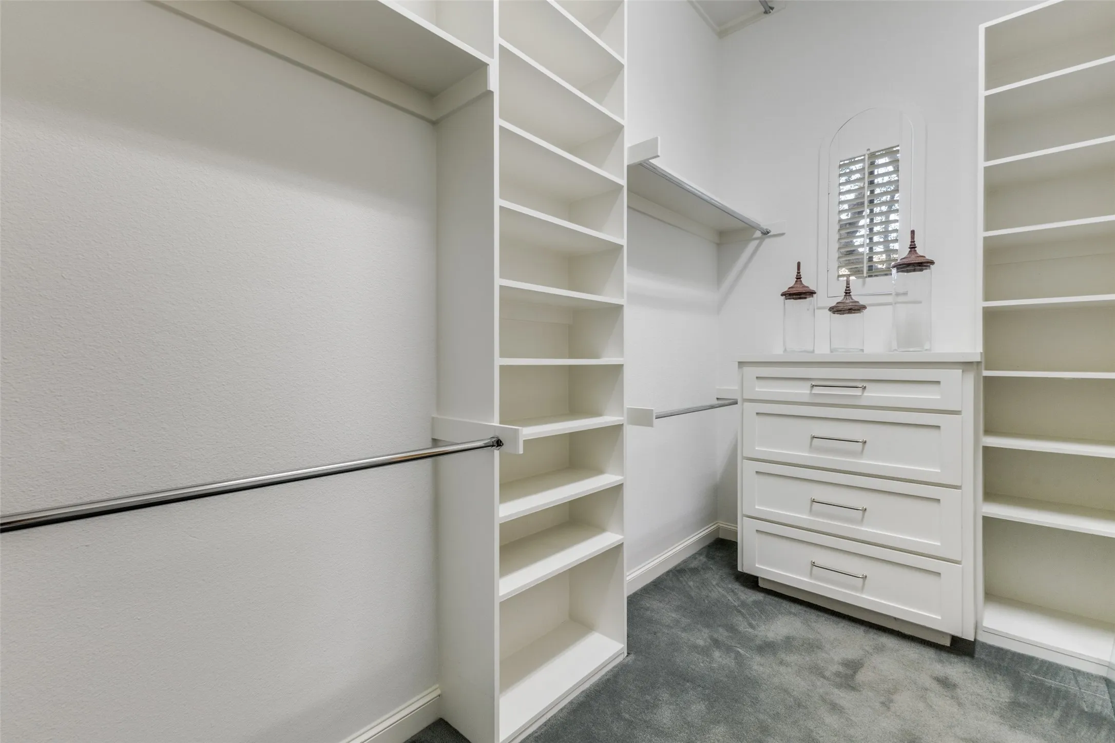 Single Family Residence For Sale in Dallas County , 14828 Bellbrook Drive, Addison, Texas 75254, 3 Bedroom, 5 Bathroom, 3 Garage spaces, 5,186 Sqft, built in 1995, Preowned, mls#21146996, Real Estate Agent in Addison, Homes For Sale in Dallas county, Homes For Sale in Addison, Realtor in Addison Texas, Real Estate Brokerage Independent Realty Texas, Luminita Cordes Realtor