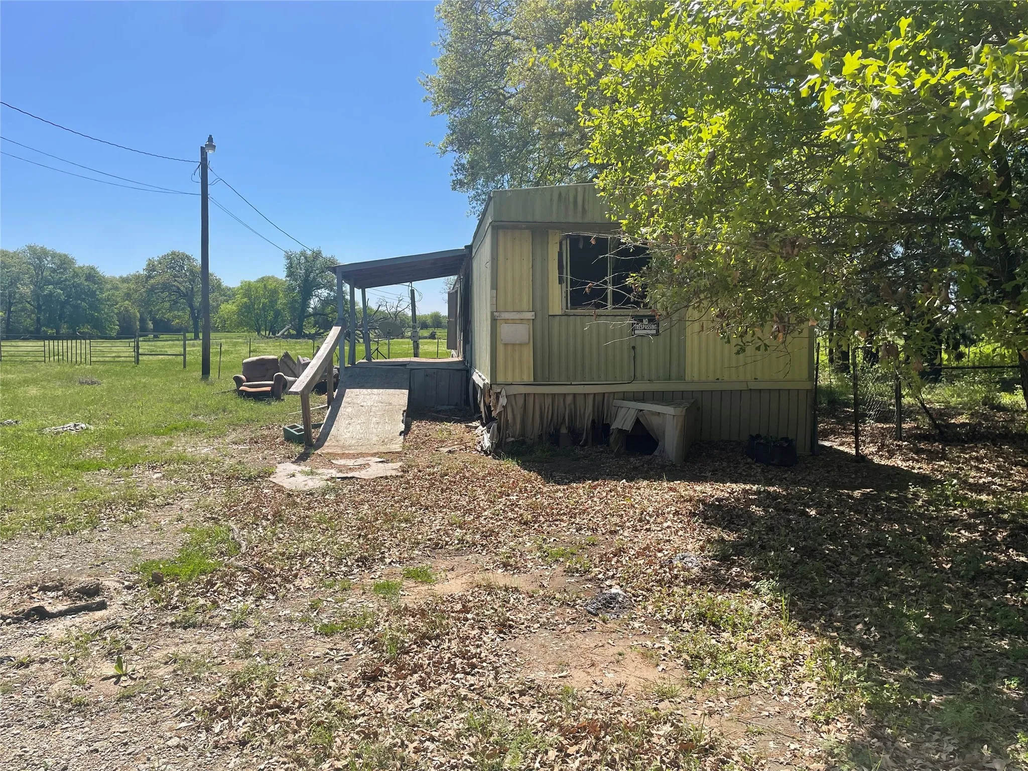Manufactured Home For Sale in Henderson County , 689 James, Kemp, Texas 75143, 2 Bedrooms, 2 Bathrooms, Garage spaces, 900 Sqft, built in 1976, Preowned, Price $25,000, mls#21154001, Real Estate Agent in Kemp, Homes For Sale in Henderson county, Homes For Sale in Kemp, Realtor in Kemp Texas, Real Estate Brokerage Independent Realty Texas, Luminita Cordes Realtor