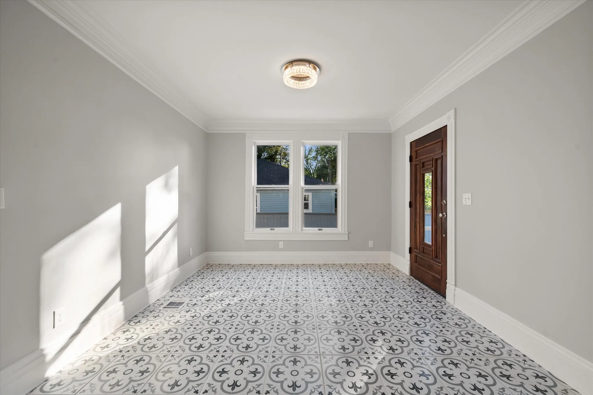Dining area off kitchen