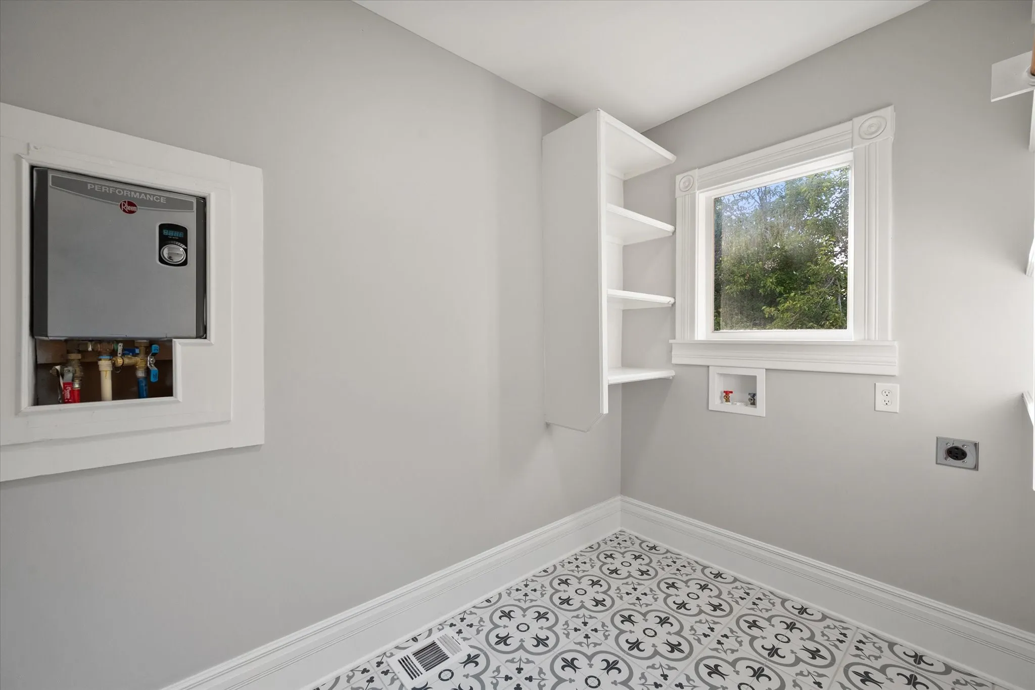 Tankless waterheater in laundry room