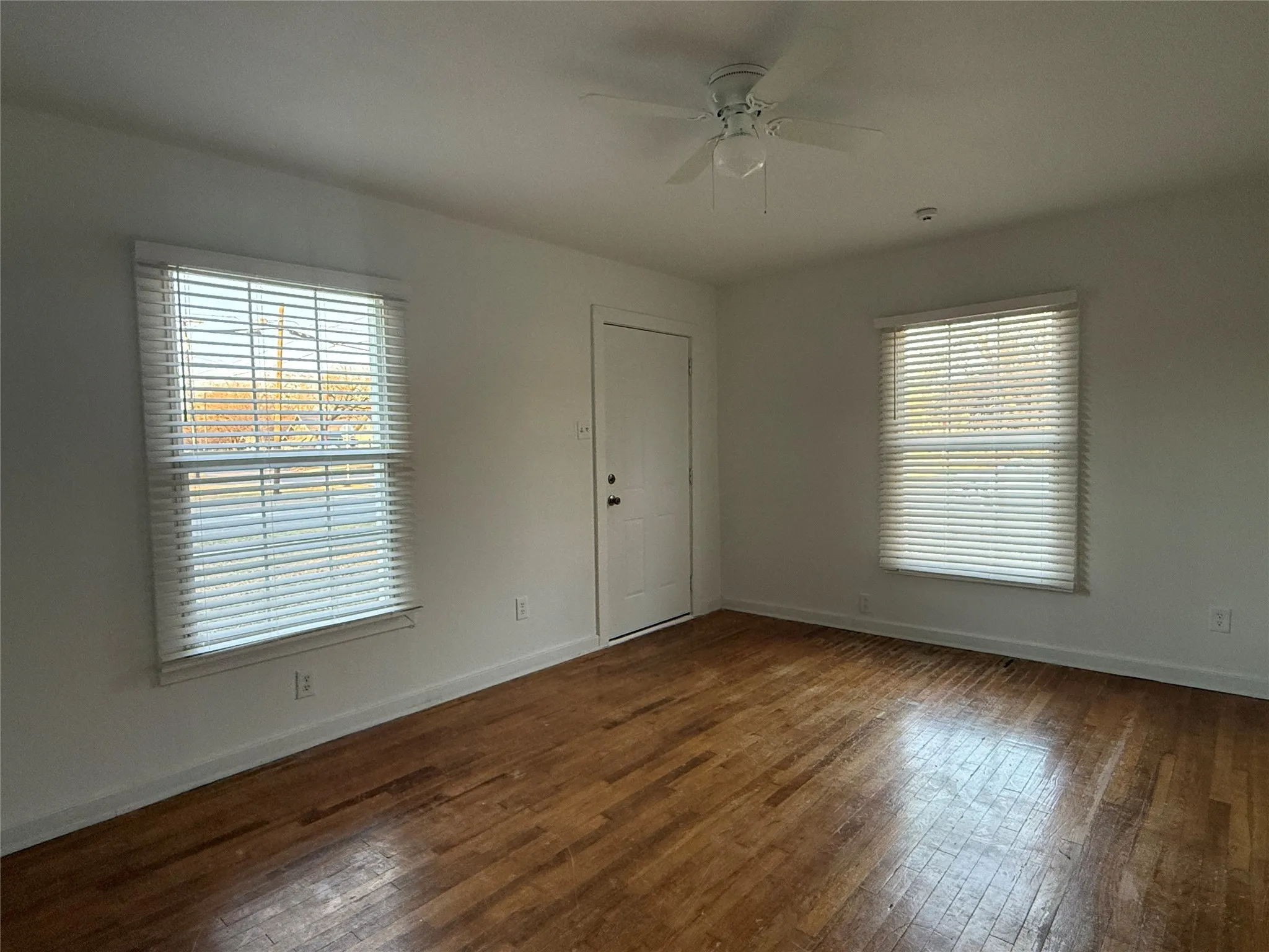 Duplex For Rent in Grayson County , 620 N Walnut Street 622, Sherman, Texas 75090, 2 Bedrooms, 1 Bathroom, 1 Garage spaces, 1,783 Sqft, built in 1940, Preowned, Price $1,195, mls#21154007, Real Estate Agent in Sherman, Homes For Rent in Grayson county, Homes For Rent in Sherman, Realtor in Sherman Texas, Real Estate Brokerage Independent Realty Texas, Luminita Cordes Realtor