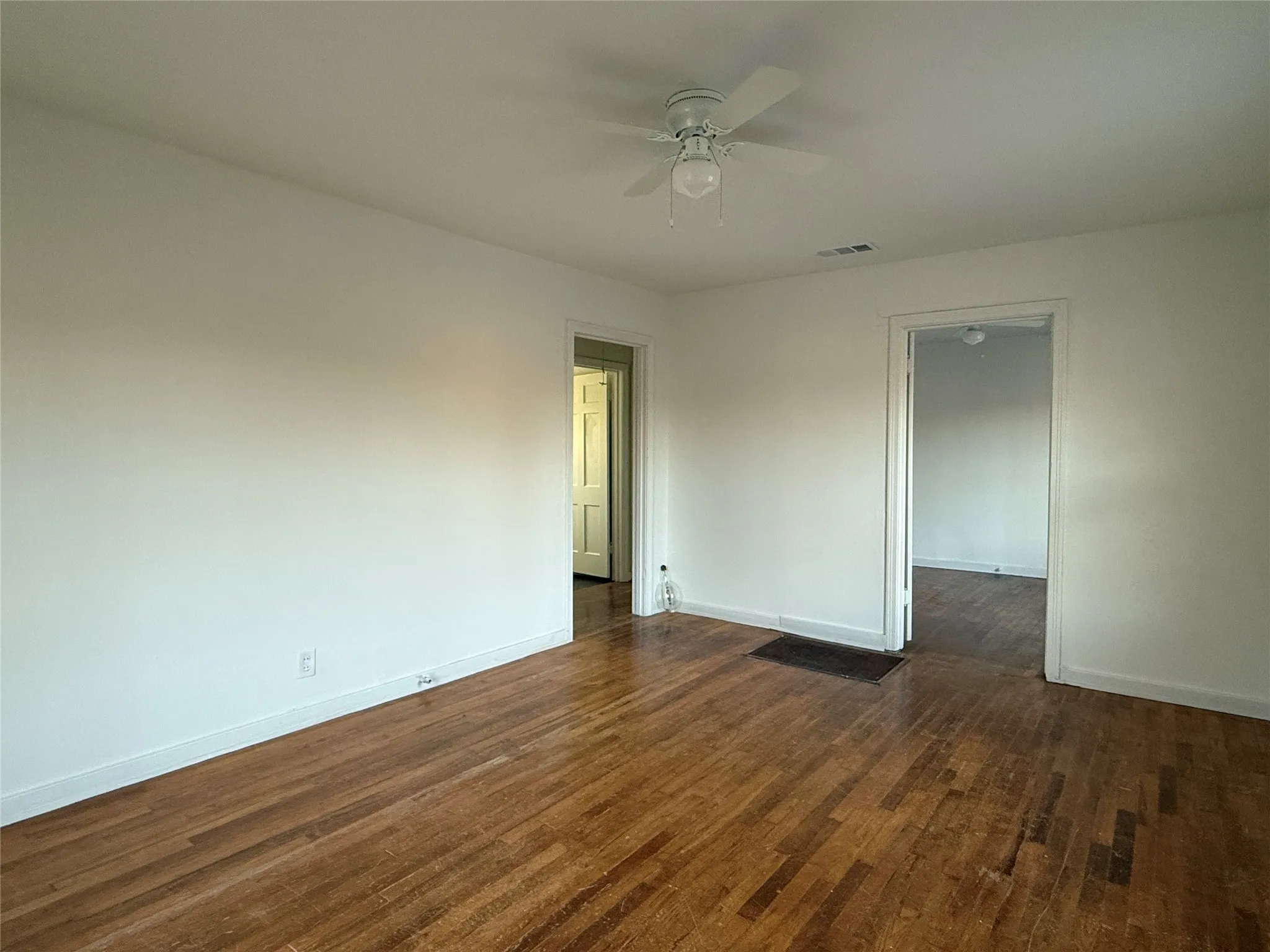 Duplex For Rent in Grayson County , 620 N Walnut Street 622, Sherman, Texas 75090, 2 Bedrooms, 1 Bathroom, 1 Garage spaces, 1,783 Sqft, built in 1940, Preowned, Price $1,195, mls#21154007, Real Estate Agent in Sherman, Homes For Rent in Grayson county, Homes For Rent in Sherman, Realtor in Sherman Texas, Real Estate Brokerage Independent Realty Texas, Luminita Cordes Realtor