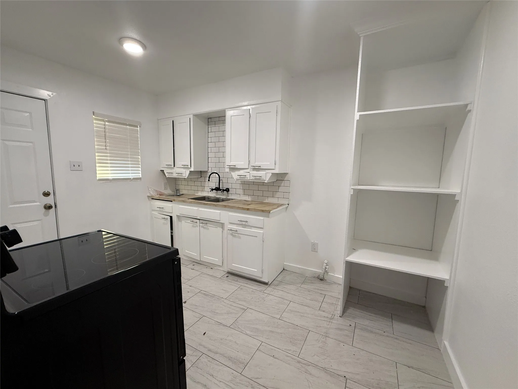 Duplex For Rent in Grayson County , 620 N Walnut Street 622, Sherman, Texas 75090, 2 Bedrooms, 1 Bathroom, 1 Garage spaces, 1,783 Sqft, built in 1940, Preowned, Price $1,195, mls#21154007, Real Estate Agent in Sherman, Homes For Rent in Grayson county, Homes For Rent in Sherman, Realtor in Sherman Texas, Real Estate Brokerage Independent Realty Texas, Luminita Cordes Realtor