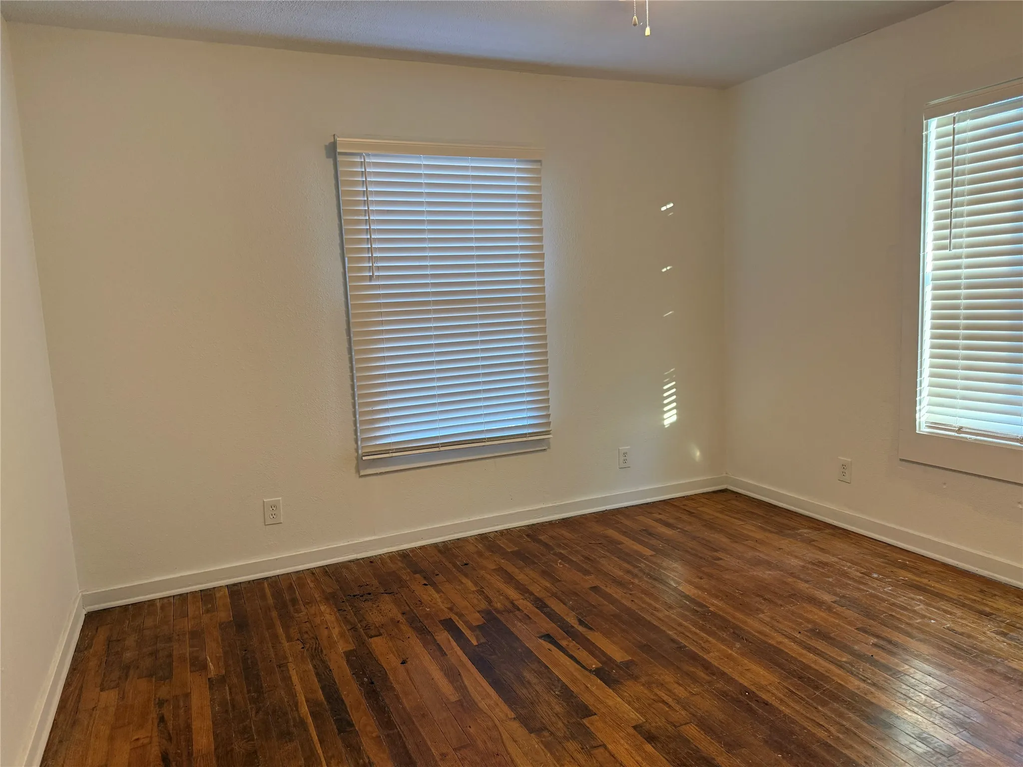 Duplex For Rent in Grayson County , 620 N Walnut Street 622, Sherman, Texas 75090, 2 Bedrooms, 1 Bathroom, 1 Garage spaces, 1,783 Sqft, built in 1940, Preowned, Price $1,195, mls#21154007, Real Estate Agent in Sherman, Homes For Rent in Grayson county, Homes For Rent in Sherman, Realtor in Sherman Texas, Real Estate Brokerage Independent Realty Texas, Luminita Cordes Realtor