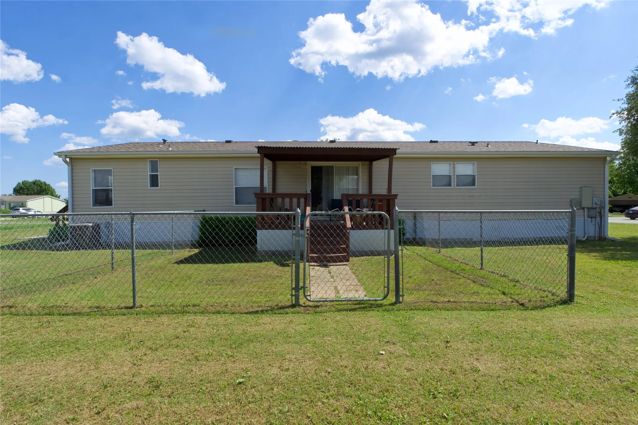 Single Family Residence For Sale in Cooke County , 115 Candlewood Circle, Gainesville, Texas 76240, 4 Bedrooms, 2 Bathrooms, Garage spaces, 1,910 Sqft, built in 2009, Price $239,500, mls#21154033, Real Estate Agent in Gainesville, Homes For Sale in Cooke county, Homes For Sale in Gainesville, Realtor in Gainesville Texas, Real Estate Brokerage Independent Realty Texas, Luminita Cordes Realtor
