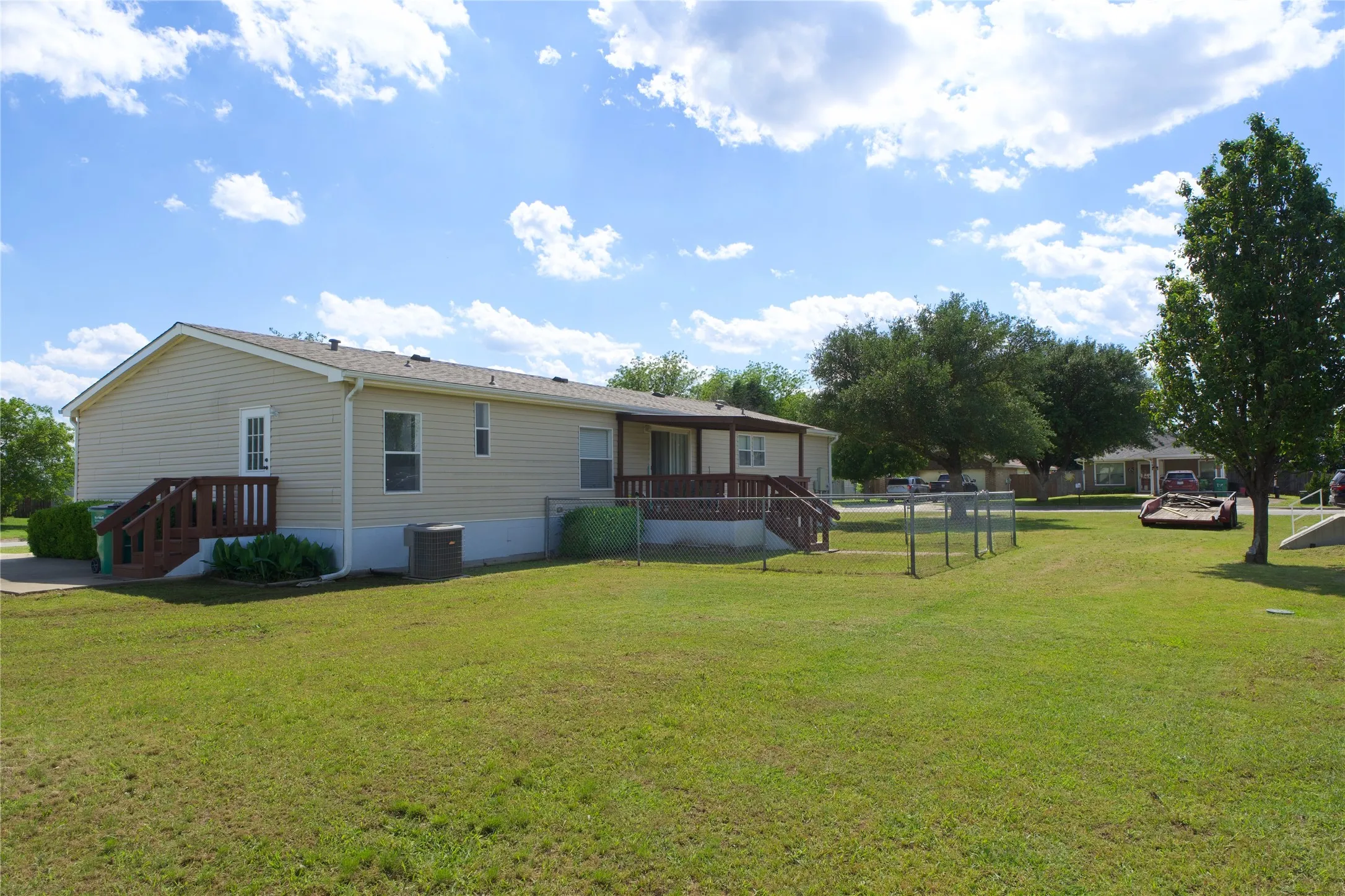 Single Family Residence For Sale in Cooke County , 115 Candlewood Circle, Gainesville, Texas 76240, 4 Bedrooms, 2 Bathrooms, Garage spaces, 1,910 Sqft, built in 2009, Price $239,500, mls#21154033, Real Estate Agent in Gainesville, Homes For Sale in Cooke county, Homes For Sale in Gainesville, Realtor in Gainesville Texas, Real Estate Brokerage Independent Realty Texas, Luminita Cordes Realtor