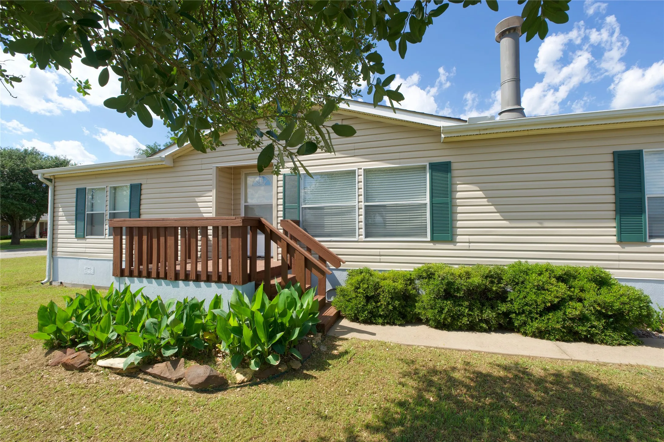Single Family Residence For Sale in Cooke County , 115 Candlewood Circle, Gainesville, Texas 76240, 4 Bedrooms, 2 Bathrooms, Garage spaces, 1,910 Sqft, built in 2009, Price $239,500, mls#21154033, Real Estate Agent in Gainesville, Homes For Sale in Cooke county, Homes For Sale in Gainesville, Realtor in Gainesville Texas, Real Estate Brokerage Independent Realty Texas, Luminita Cordes Realtor