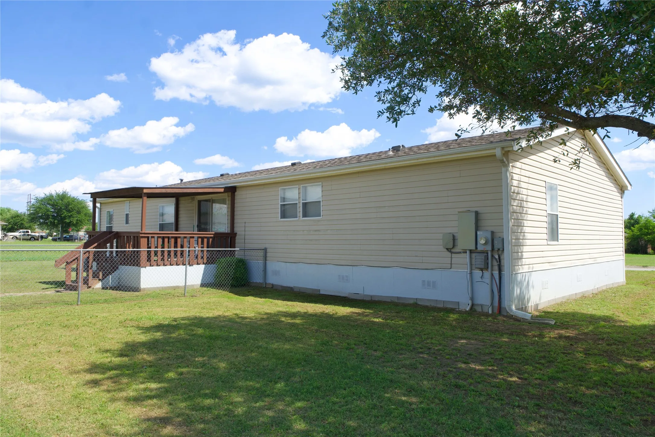 Single Family Residence For Sale in Cooke County , 115 Candlewood Circle, Gainesville, Texas 76240, 4 Bedrooms, 2 Bathrooms, Garage spaces, 1,910 Sqft, built in 2009, Price $239,500, mls#21154033, Real Estate Agent in Gainesville, Homes For Sale in Cooke county, Homes For Sale in Gainesville, Realtor in Gainesville Texas, Real Estate Brokerage Independent Realty Texas, Luminita Cordes Realtor