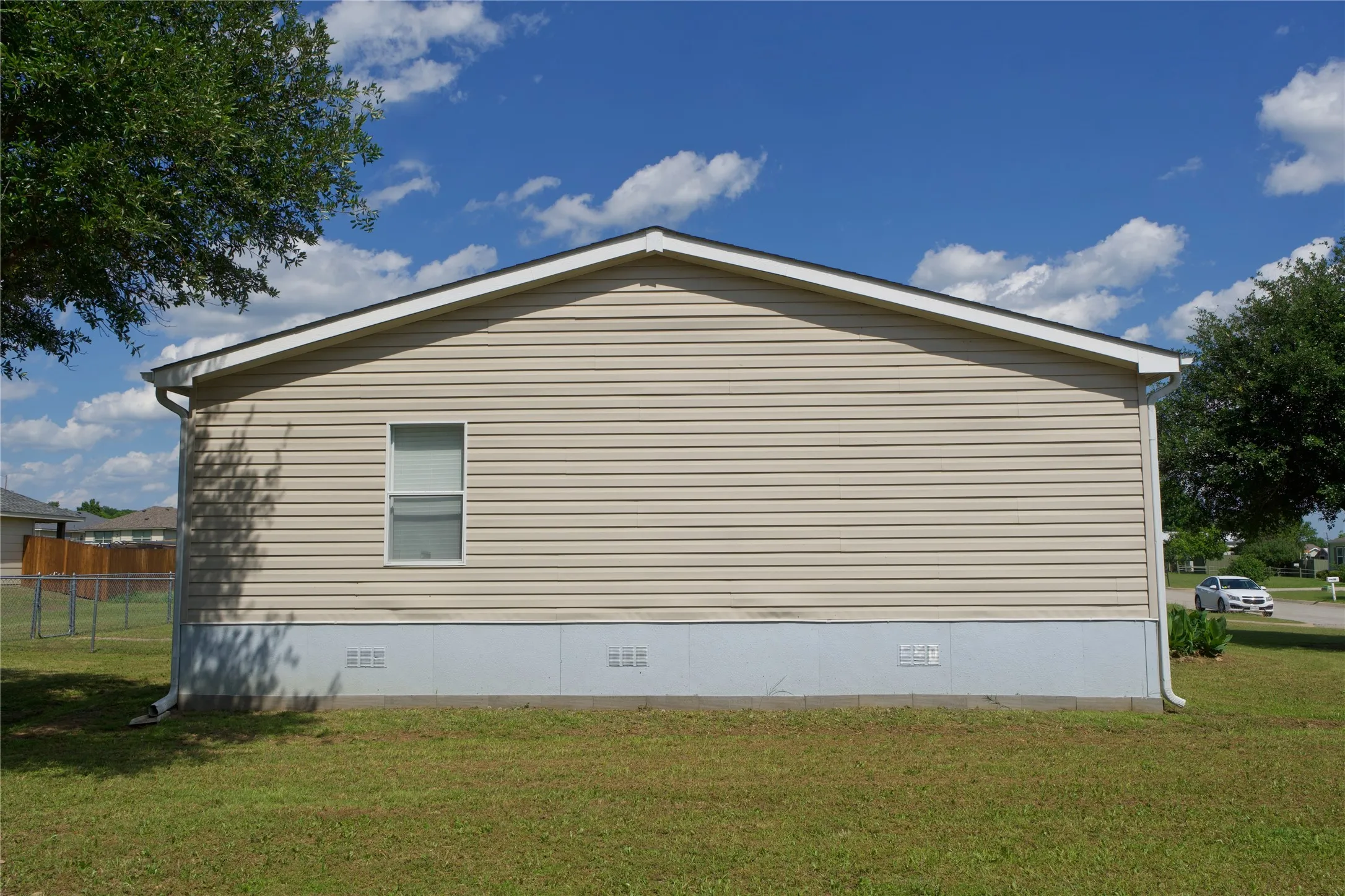 Single Family Residence For Sale in Cooke County , 115 Candlewood Circle, Gainesville, Texas 76240, 4 Bedrooms, 2 Bathrooms, Garage spaces, 1,910 Sqft, built in 2009, Price $239,500, mls#21154033, Real Estate Agent in Gainesville, Homes For Sale in Cooke county, Homes For Sale in Gainesville, Realtor in Gainesville Texas, Real Estate Brokerage Independent Realty Texas, Luminita Cordes Realtor