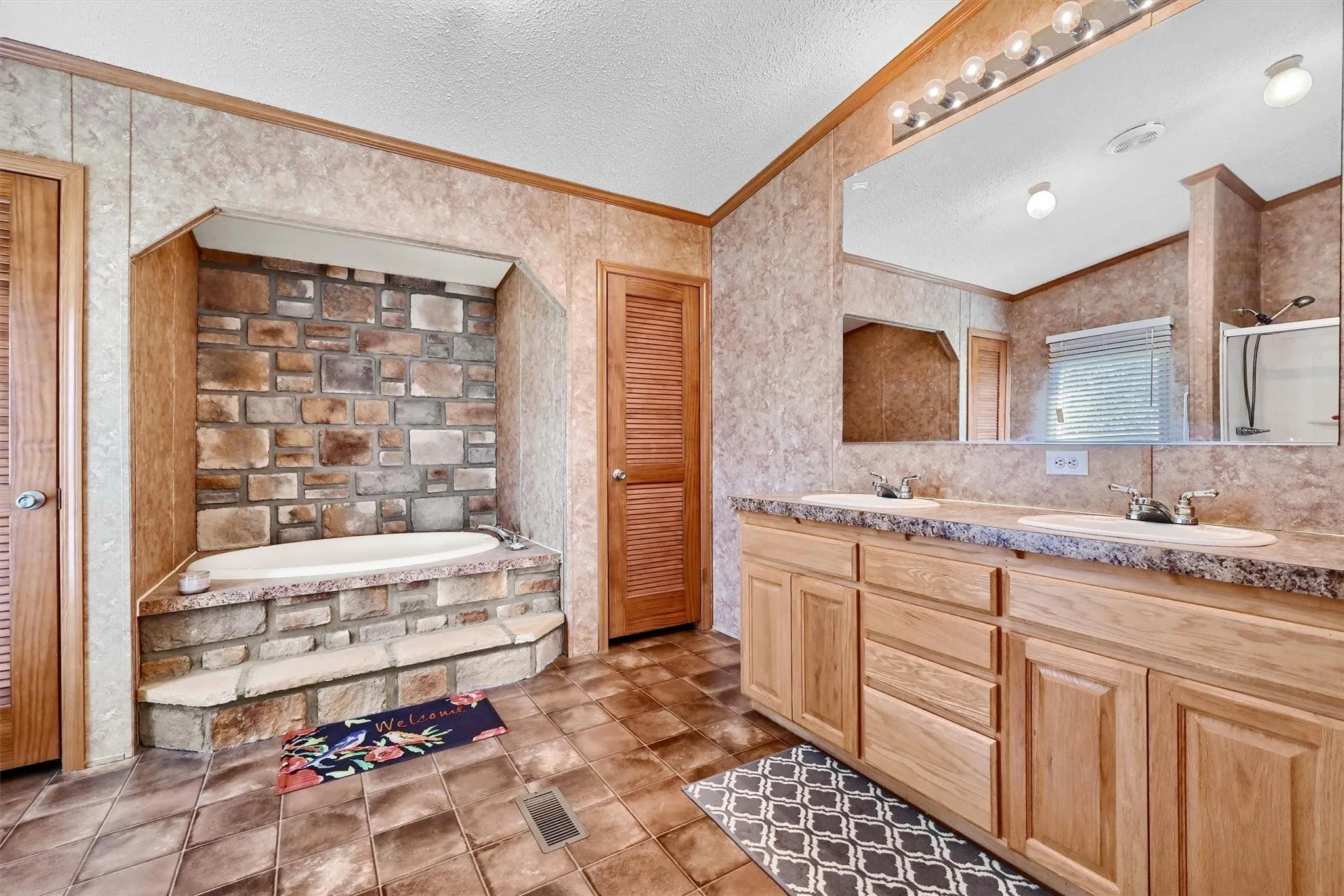 Single Family Residence For Sale in Cooke County , 115 Candlewood Circle, Gainesville, Texas 76240, 4 Bedrooms, 2 Bathrooms, Garage spaces, 1,910 Sqft, built in 2009, Price $239,500, mls#21154033, Real Estate Agent in Gainesville, Homes For Sale in Cooke county, Homes For Sale in Gainesville, Realtor in Gainesville Texas, Real Estate Brokerage Independent Realty Texas, Luminita Cordes Realtor