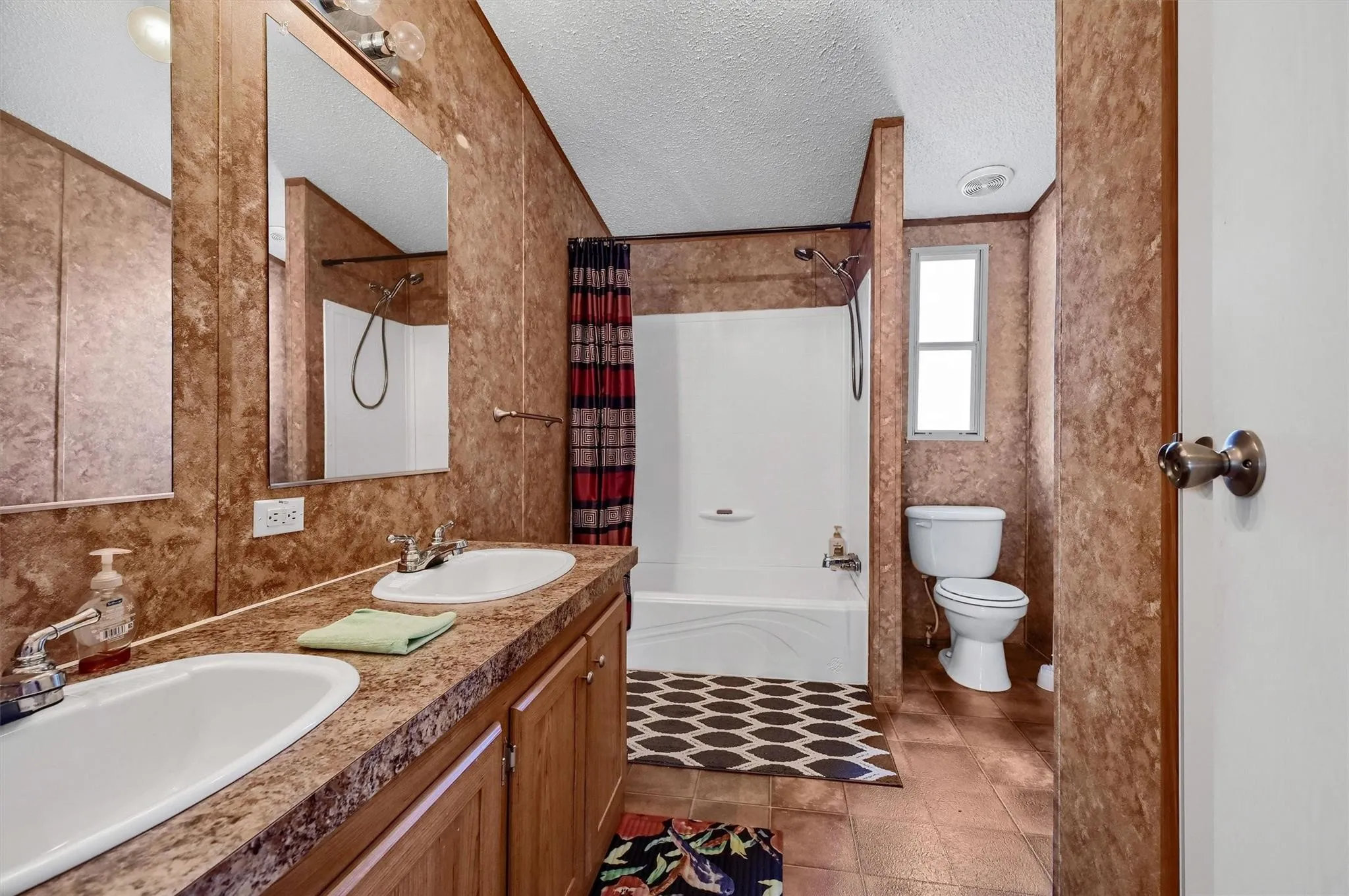 Single Family Residence For Sale in Cooke County , 115 Candlewood Circle, Gainesville, Texas 76240, 4 Bedrooms, 2 Bathrooms, Garage spaces, 1,910 Sqft, built in 2009, Price $239,500, mls#21154033, Real Estate Agent in Gainesville, Homes For Sale in Cooke county, Homes For Sale in Gainesville, Realtor in Gainesville Texas, Real Estate Brokerage Independent Realty Texas, Luminita Cordes Realtor