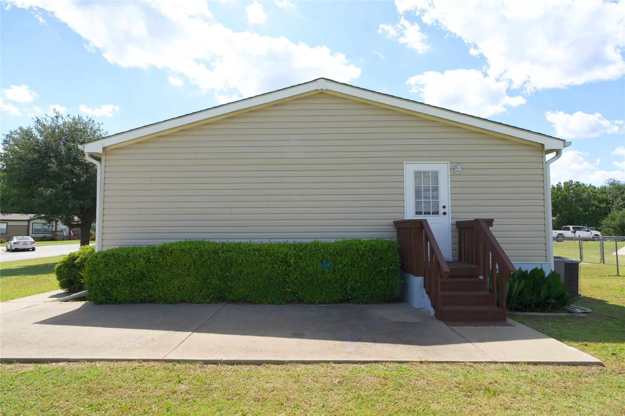 Single Family Residence For Sale in Cooke County , 115 Candlewood Circle, Gainesville, Texas 76240, 4 Bedrooms, 2 Bathrooms, Garage spaces, 1,910 Sqft, built in 2009, Price $239,500, mls#21154033, Real Estate Agent in Gainesville, Homes For Sale in Cooke county, Homes For Sale in Gainesville, Realtor in Gainesville Texas, Real Estate Brokerage Independent Realty Texas, Luminita Cordes Realtor