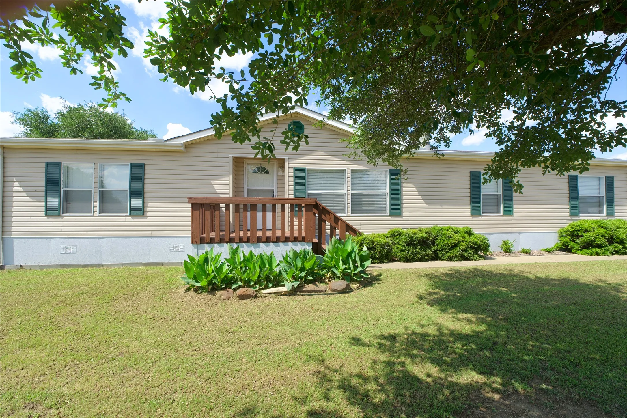 Single Family Residence For Sale in Cooke County , 115 Candlewood Circle, Gainesville, Texas 76240, 4 Bedrooms, 2 Bathrooms, Garage spaces, 1,910 Sqft, built in 2009, Price $239,500, mls#21154033, Real Estate Agent in Gainesville, Homes For Sale in Cooke county, Homes For Sale in Gainesville, Realtor in Gainesville Texas, Real Estate Brokerage Independent Realty Texas, Luminita Cordes Realtor
