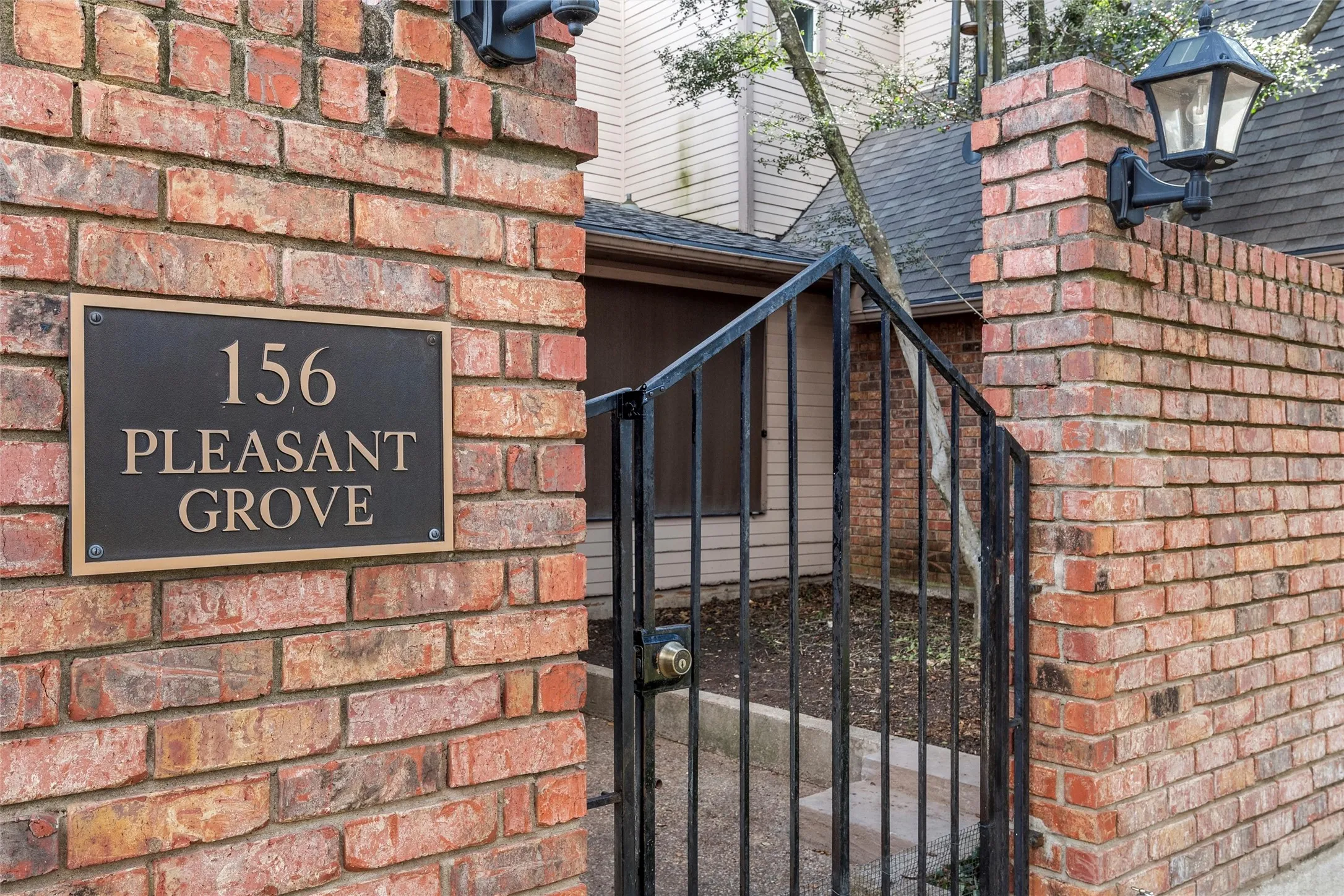 Condominium For Sale in Mc Lennan County , 156 Pleasant Grove Lane 5, Waco, Texas 76712, 2 Bedroom, 2 Bathroom, 1 Garage spaces, 1,656 Sqft, built in 1985, mls#21154082, Real Estate Agent in Waco, Homes For Sale in Mc Lennan county, Homes For Sale in Waco, Realtor in Waco Texas, Real Estate Brokerage Independent Realty Texas, Luminita Cordes Realtor