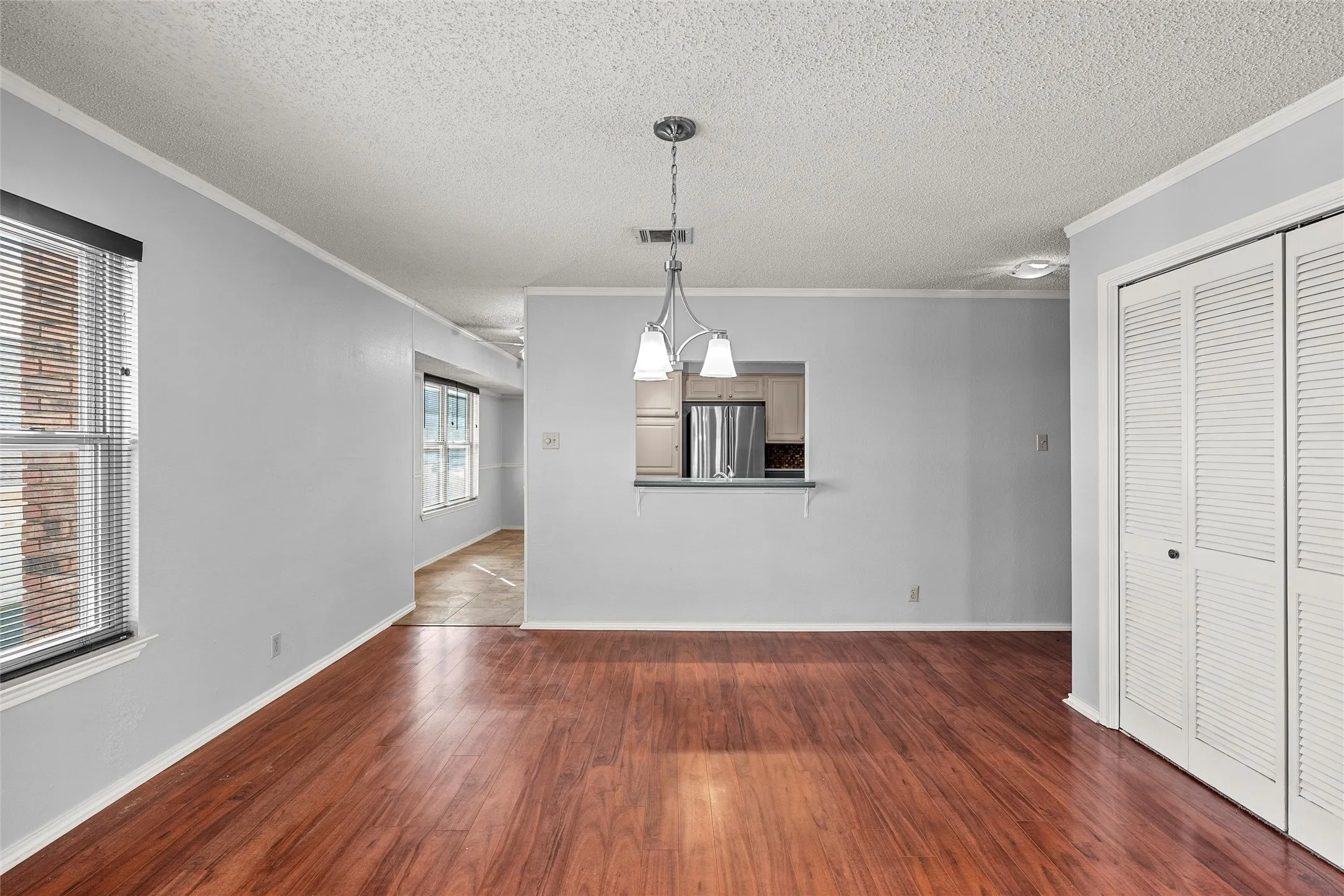 Condominium For Sale in Mc Lennan County , 156 Pleasant Grove Lane 5, Waco, Texas 76712, 2 Bedroom, 2 Bathroom, 1 Garage spaces, 1,656 Sqft, built in 1985, mls#21154082, Real Estate Agent in Waco, Homes For Sale in Mc Lennan county, Homes For Sale in Waco, Realtor in Waco Texas, Real Estate Brokerage Independent Realty Texas, Luminita Cordes Realtor