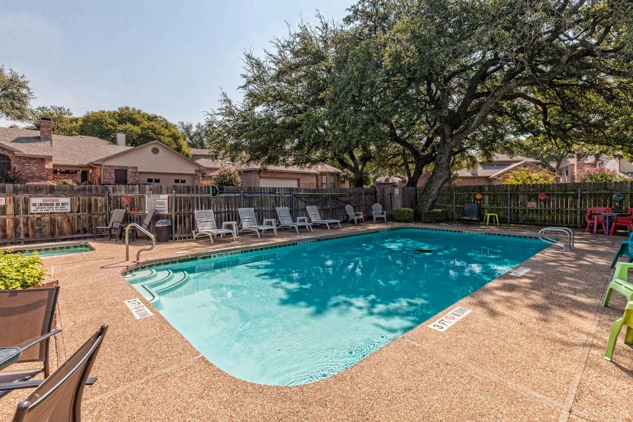 Condominium For Sale in Mc Lennan County , 156 Pleasant Grove Lane 5, Waco, Texas 76712, 2 Bedroom, 2 Bathroom, 1 Garage spaces, 1,656 Sqft, built in 1985, mls#21154082, Real Estate Agent in Waco, Homes For Sale in Mc Lennan county, Homes For Sale in Waco, Realtor in Waco Texas, Real Estate Brokerage Independent Realty Texas, Luminita Cordes Realtor