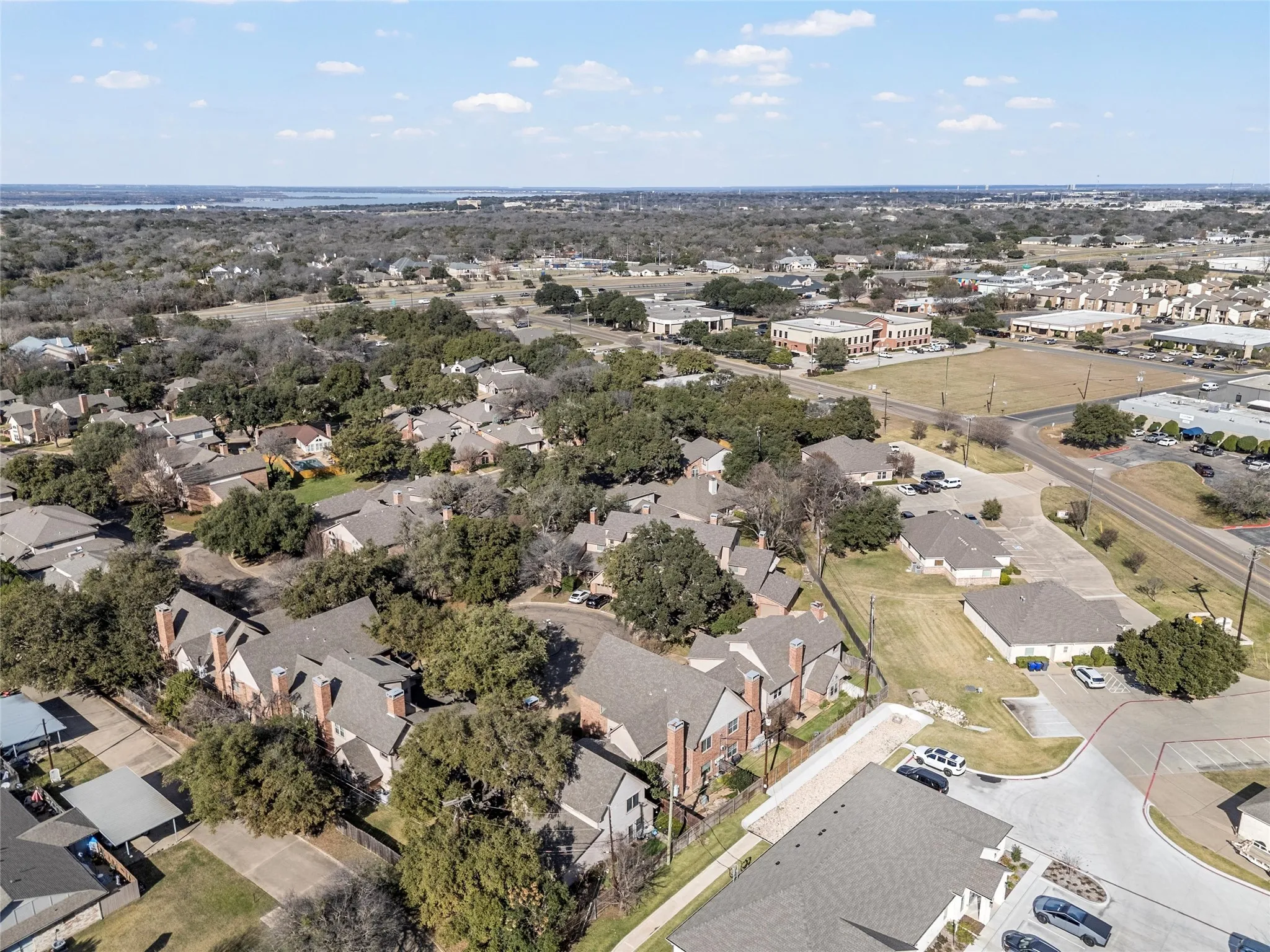 Condominium For Sale in Mc Lennan County , 156 Pleasant Grove Lane 5, Waco, Texas 76712, 2 Bedroom, 2 Bathroom, 1 Garage spaces, 1,656 Sqft, built in 1985, mls#21154082, Real Estate Agent in Waco, Homes For Sale in Mc Lennan county, Homes For Sale in Waco, Realtor in Waco Texas, Real Estate Brokerage Independent Realty Texas, Luminita Cordes Realtor