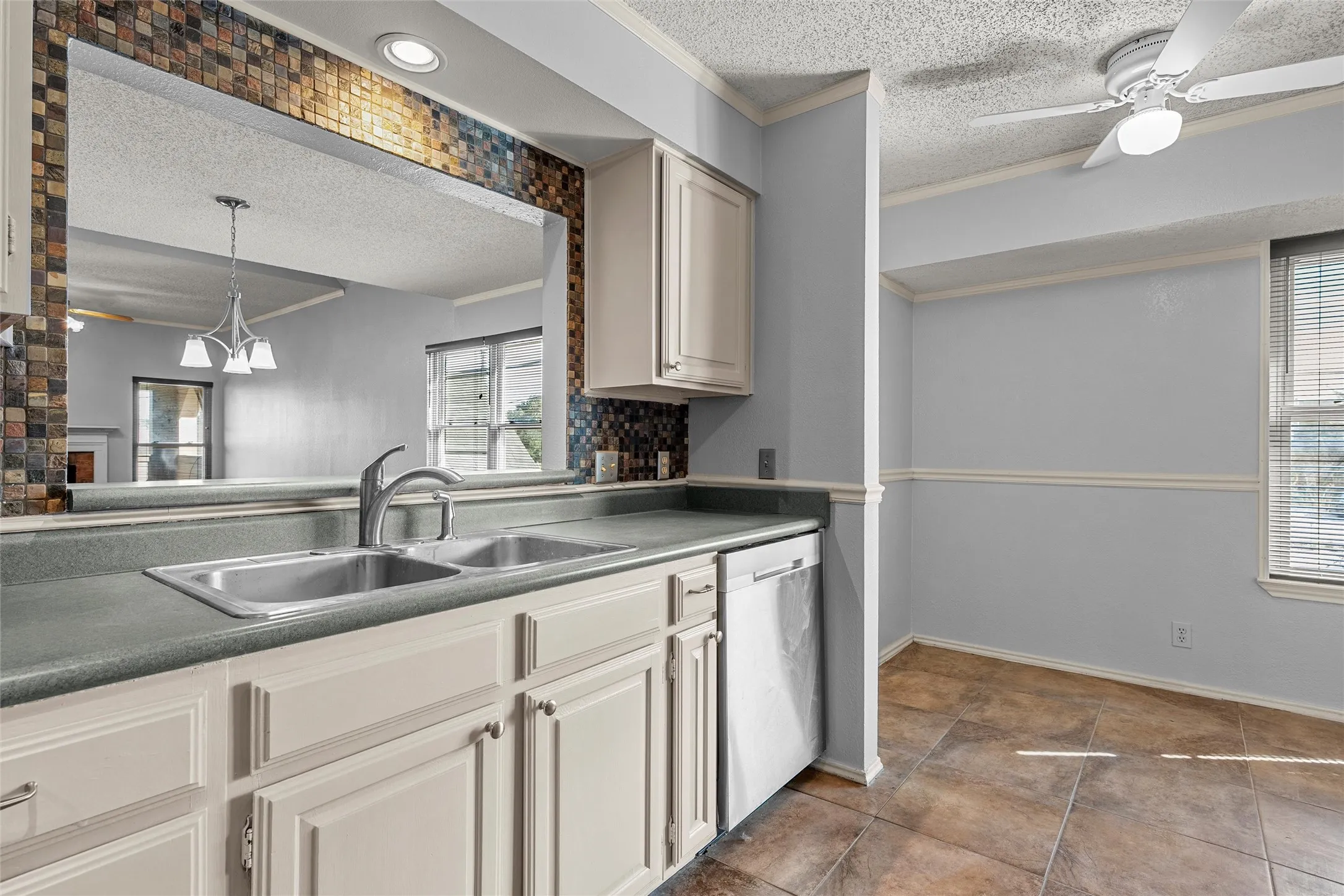 Condominium For Sale in Mc Lennan County , 156 Pleasant Grove Lane 5, Waco, Texas 76712, 2 Bedroom, 2 Bathroom, 1 Garage spaces, 1,656 Sqft, built in 1985, mls#21154082, Real Estate Agent in Waco, Homes For Sale in Mc Lennan county, Homes For Sale in Waco, Realtor in Waco Texas, Real Estate Brokerage Independent Realty Texas, Luminita Cordes Realtor