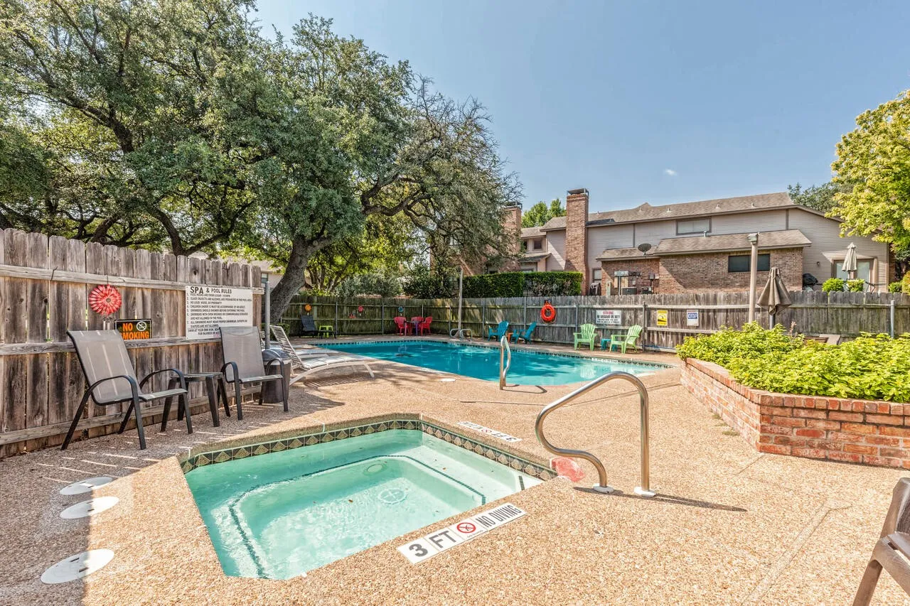 Condominium For Sale in Mc Lennan County , 156 Pleasant Grove Lane 5, Waco, Texas 76712, 2 Bedroom, 2 Bathroom, 1 Garage spaces, 1,656 Sqft, built in 1985, mls#21154082, Real Estate Agent in Waco, Homes For Sale in Mc Lennan county, Homes For Sale in Waco, Realtor in Waco Texas, Real Estate Brokerage Independent Realty Texas, Luminita Cordes Realtor