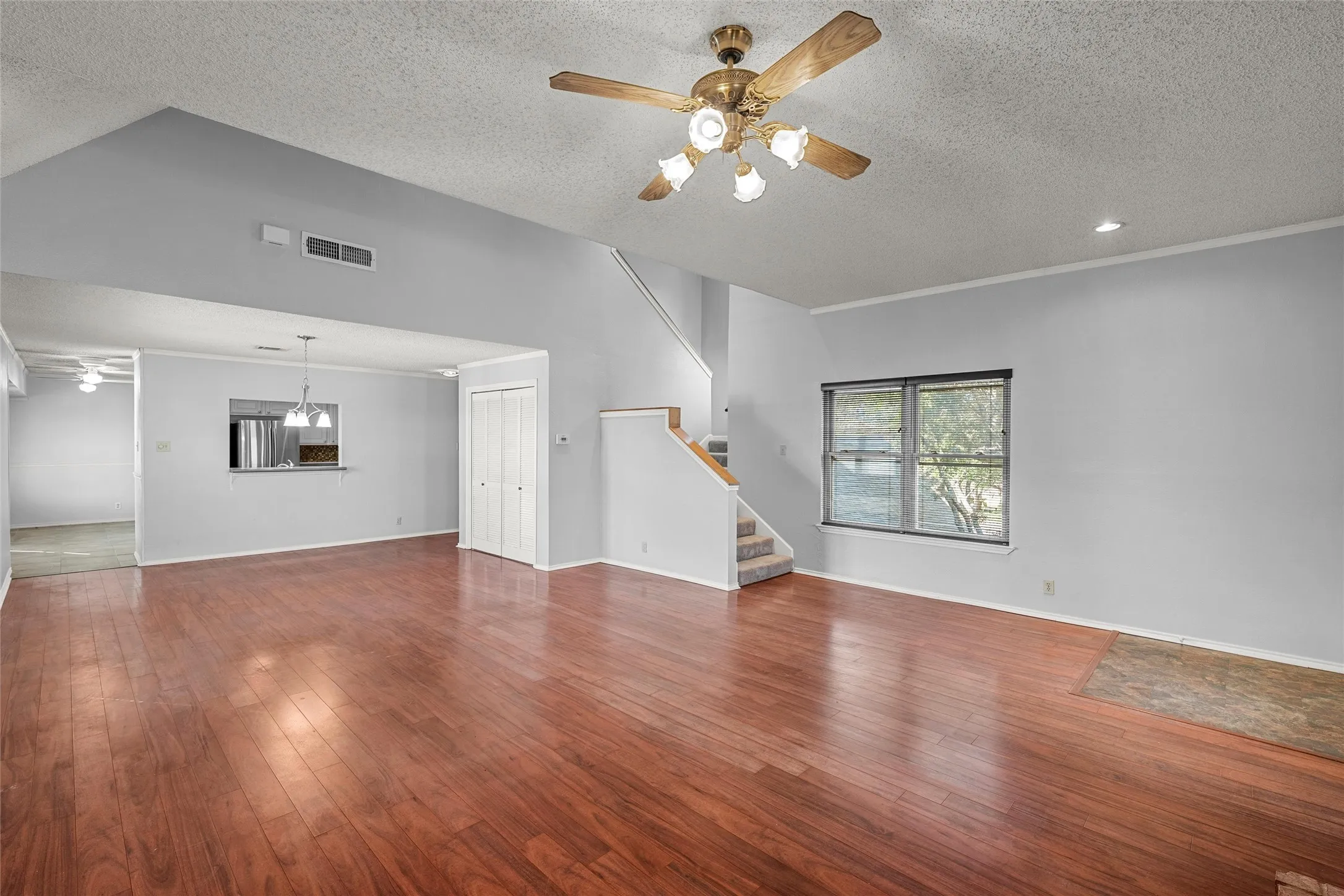 Condominium For Sale in Mc Lennan County , 156 Pleasant Grove Lane 5, Waco, Texas 76712, 2 Bedroom, 2 Bathroom, 1 Garage spaces, 1,656 Sqft, built in 1985, mls#21154082, Real Estate Agent in Waco, Homes For Sale in Mc Lennan county, Homes For Sale in Waco, Realtor in Waco Texas, Real Estate Brokerage Independent Realty Texas, Luminita Cordes Realtor
