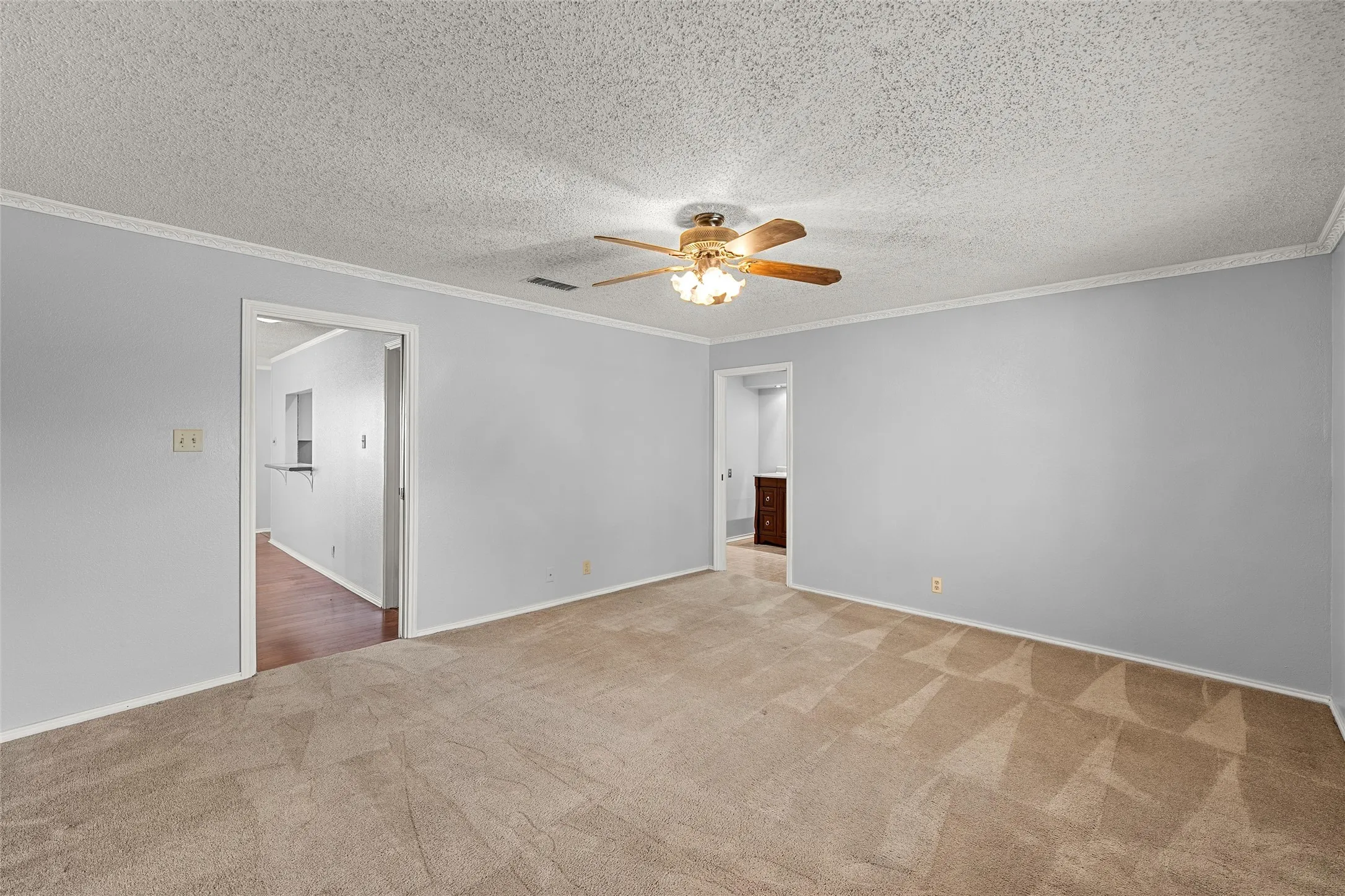 Condominium For Sale in Mc Lennan County , 156 Pleasant Grove Lane 5, Waco, Texas 76712, 2 Bedroom, 2 Bathroom, 1 Garage spaces, 1,656 Sqft, built in 1985, mls#21154082, Real Estate Agent in Waco, Homes For Sale in Mc Lennan county, Homes For Sale in Waco, Realtor in Waco Texas, Real Estate Brokerage Independent Realty Texas, Luminita Cordes Realtor