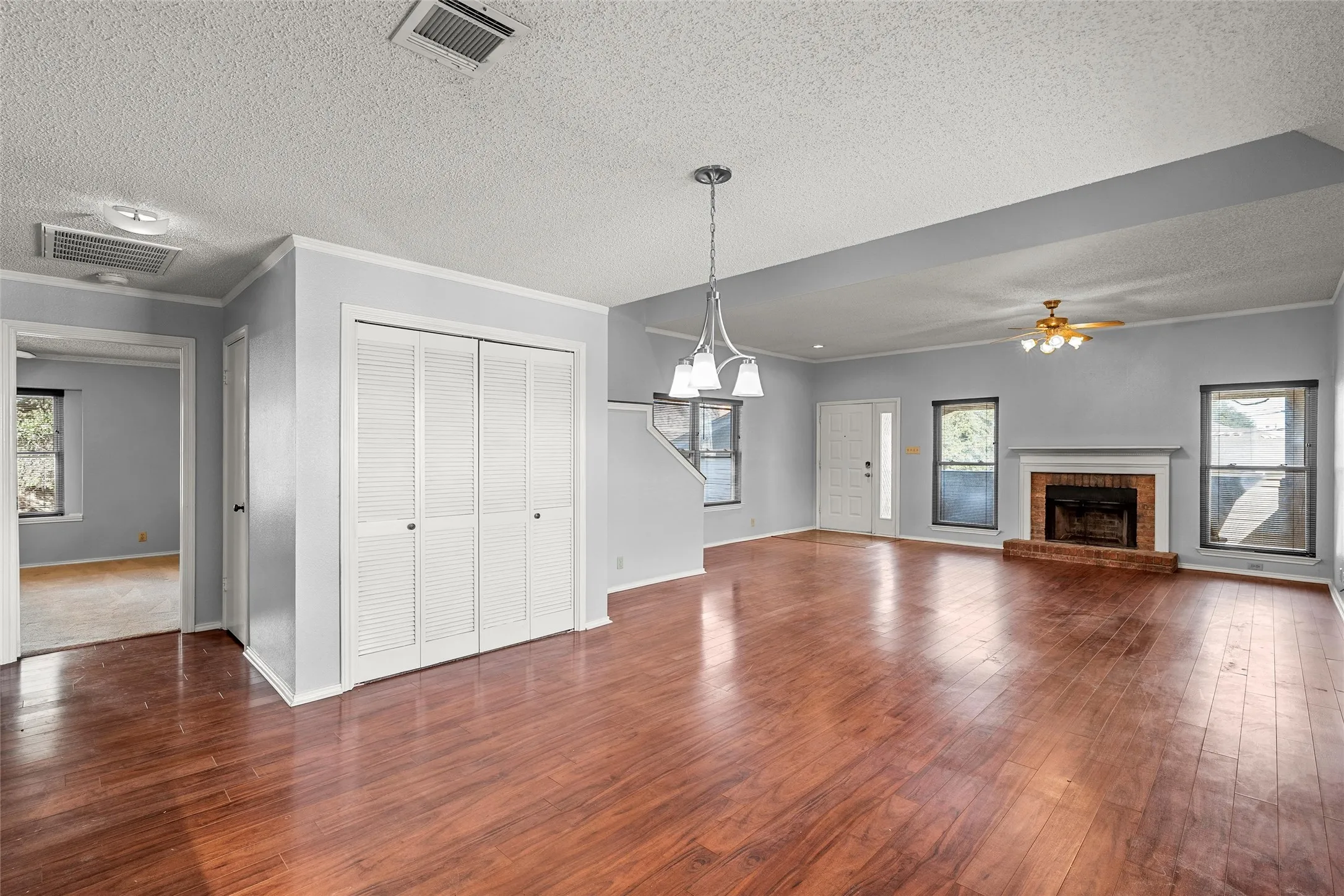 Condominium For Sale in Mc Lennan County , 156 Pleasant Grove Lane 5, Waco, Texas 76712, 2 Bedroom, 2 Bathroom, 1 Garage spaces, 1,656 Sqft, built in 1985, mls#21154082, Real Estate Agent in Waco, Homes For Sale in Mc Lennan county, Homes For Sale in Waco, Realtor in Waco Texas, Real Estate Brokerage Independent Realty Texas, Luminita Cordes Realtor