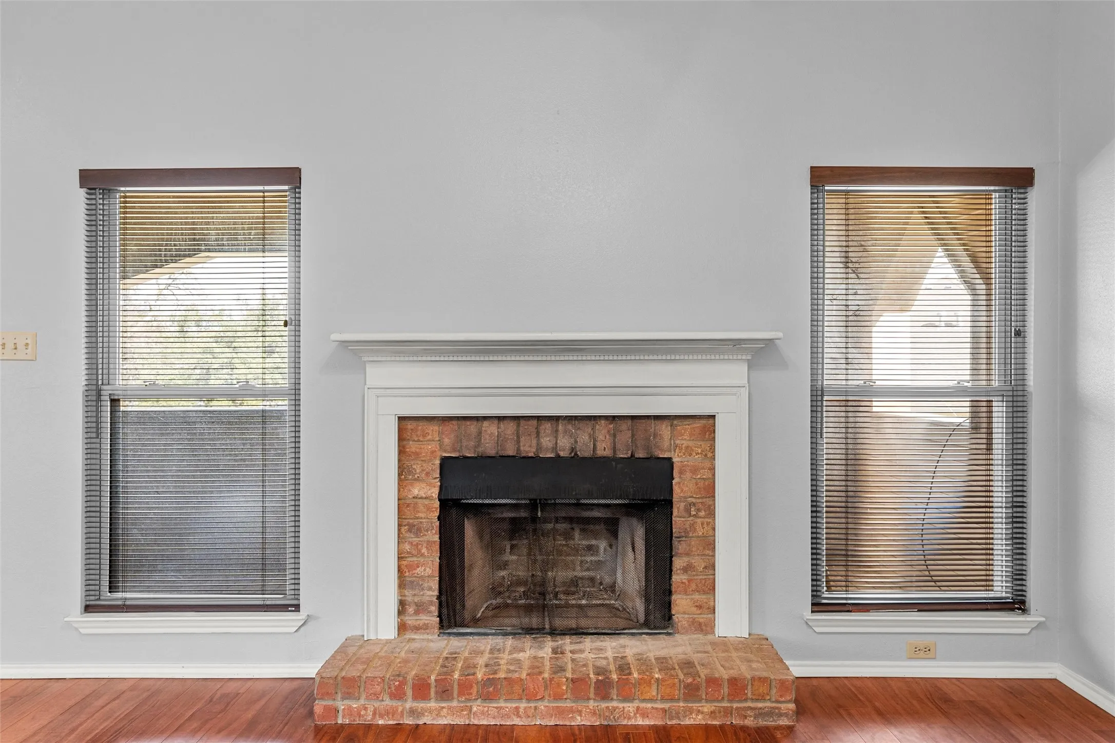 Condominium For Sale in Mc Lennan County , 156 Pleasant Grove Lane 5, Waco, Texas 76712, 2 Bedroom, 2 Bathroom, 1 Garage spaces, 1,656 Sqft, built in 1985, mls#21154082, Real Estate Agent in Waco, Homes For Sale in Mc Lennan county, Homes For Sale in Waco, Realtor in Waco Texas, Real Estate Brokerage Independent Realty Texas, Luminita Cordes Realtor