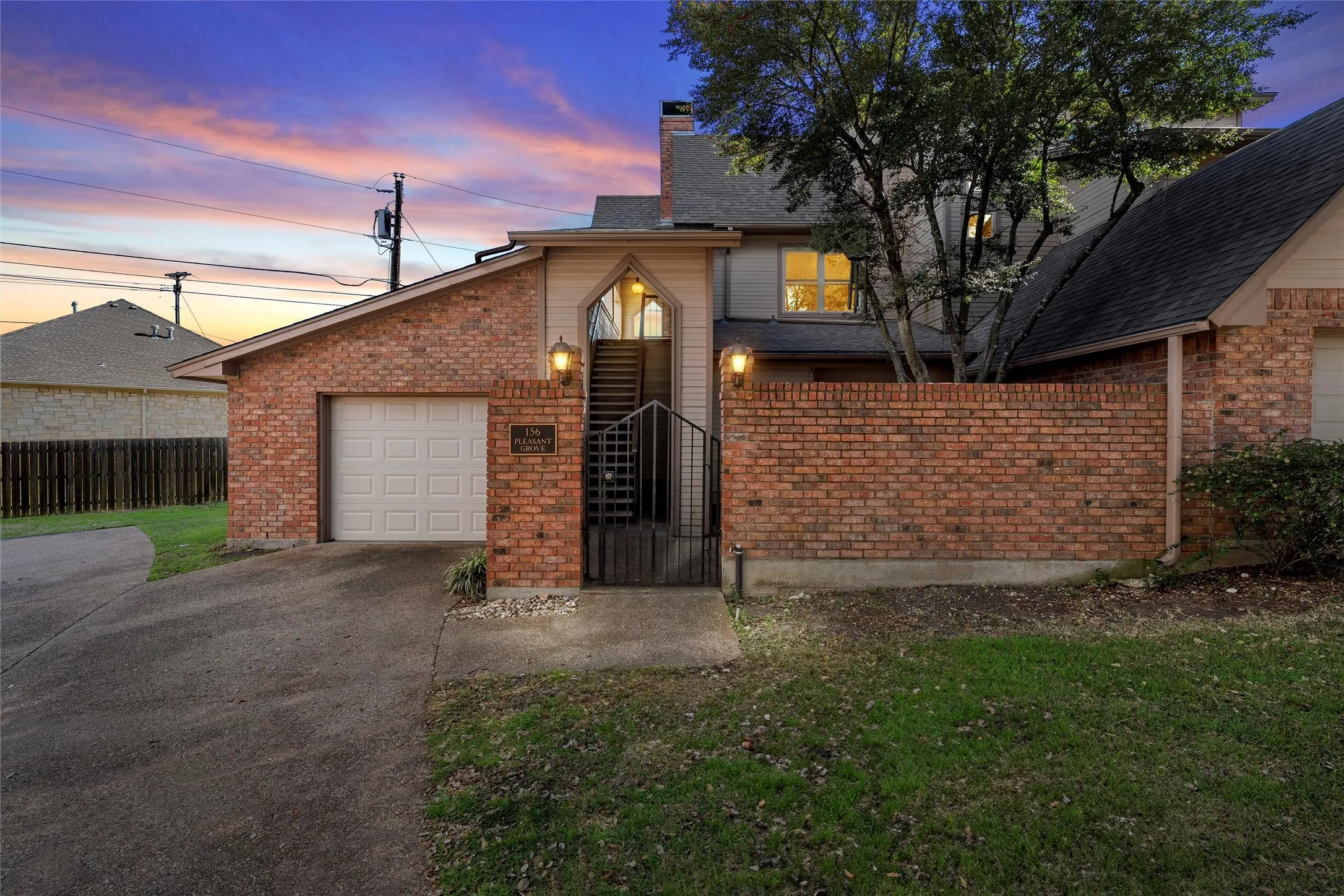 Condominium For Sale in Mc Lennan County , 156 Pleasant Grove Lane 5, Waco, Texas 76712, 2 Bedroom, 2 Bathroom, 1 Garage spaces, 1,656 Sqft, built in 1985, mls#21154082, Real Estate Agent in Waco, Homes For Sale in Mc Lennan county, Homes For Sale in Waco, Realtor in Waco Texas, Real Estate Brokerage Independent Realty Texas, Luminita Cordes Realtor