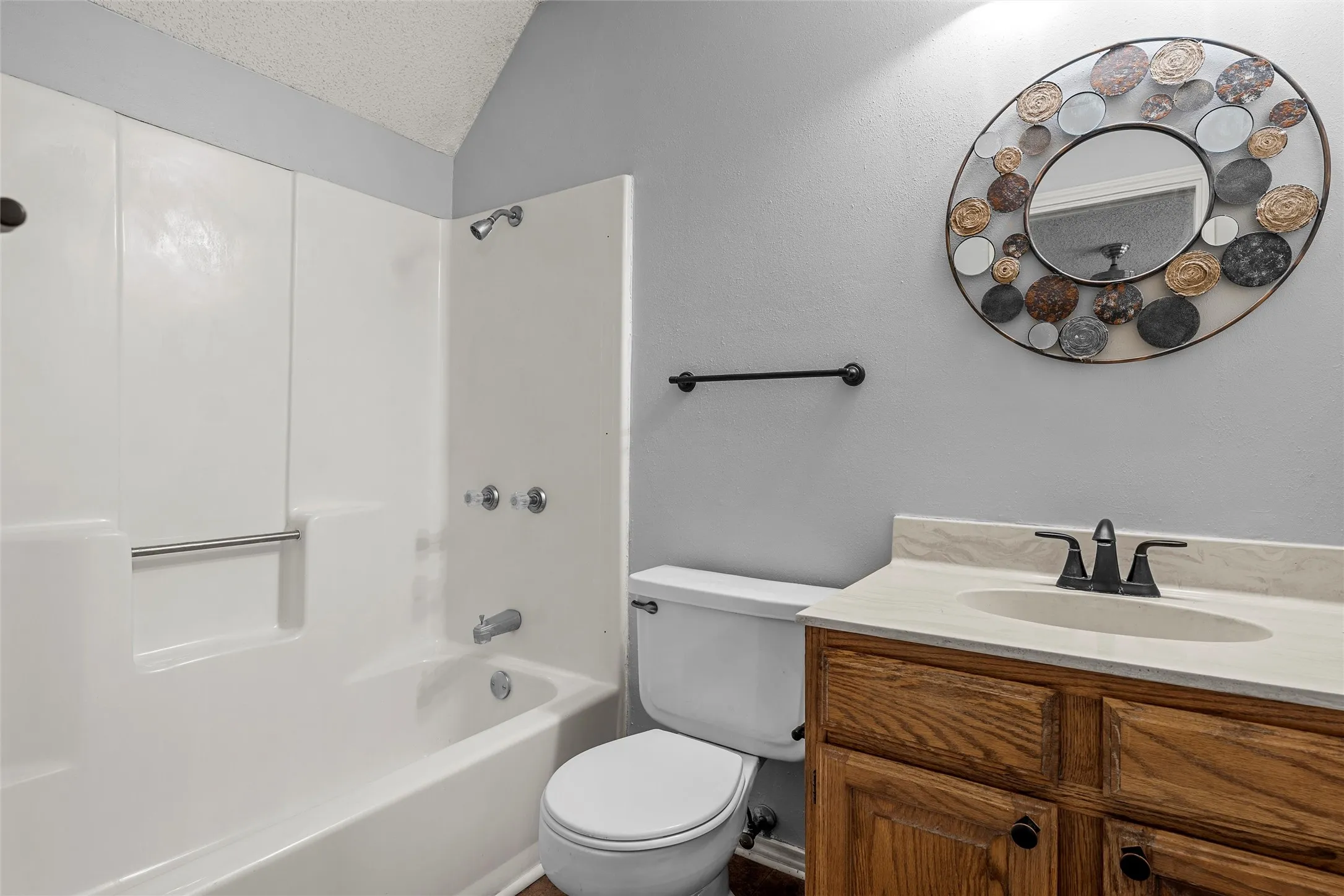Condominium For Sale in Mc Lennan County , 156 Pleasant Grove Lane 5, Waco, Texas 76712, 2 Bedroom, 2 Bathroom, 1 Garage spaces, 1,656 Sqft, built in 1985, mls#21154082, Real Estate Agent in Waco, Homes For Sale in Mc Lennan county, Homes For Sale in Waco, Realtor in Waco Texas, Real Estate Brokerage Independent Realty Texas, Luminita Cordes Realtor