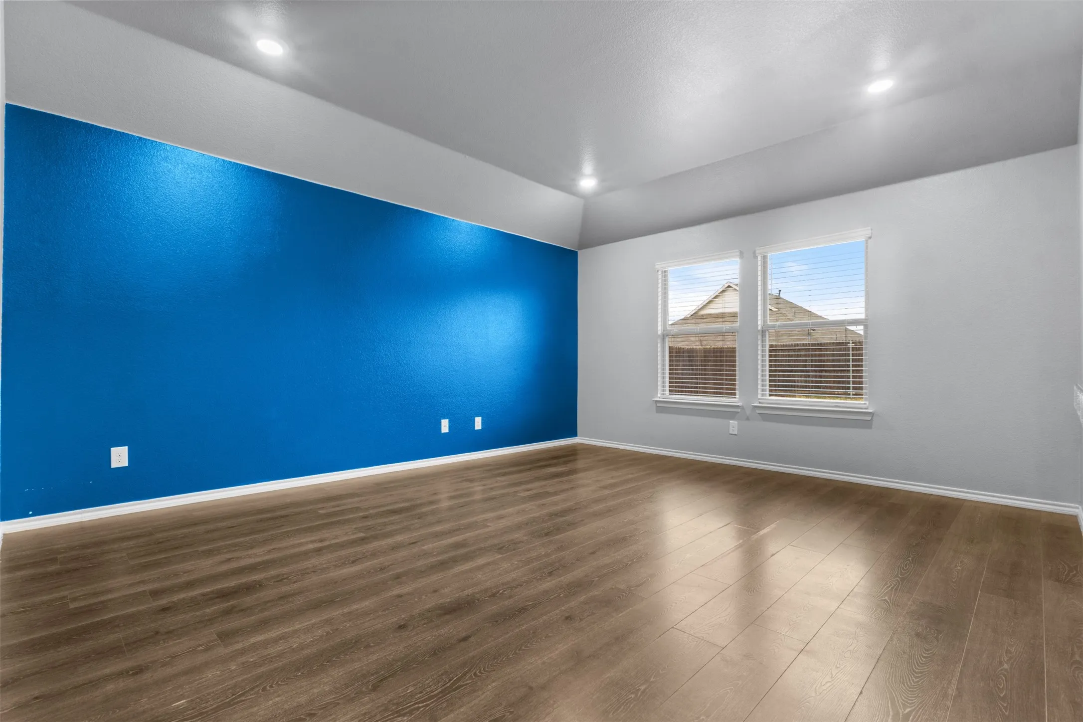 Single Family Residence For Sale in Hunt County , 2141 Palestine Oak Drive, Royse City, Texas 75189, 3 Bedroom, 2 Bathroom, 2 Garage spaces, 1,607 Sqft, built in 2020, Preowned, mls#21154148, Real Estate Agent in Royse City, Homes For Sale in Hunt county, Homes For Sale in Royse City, Realtor in Royse City Texas, Real Estate Brokerage Independent Realty Texas, Luminita Cordes Realtor