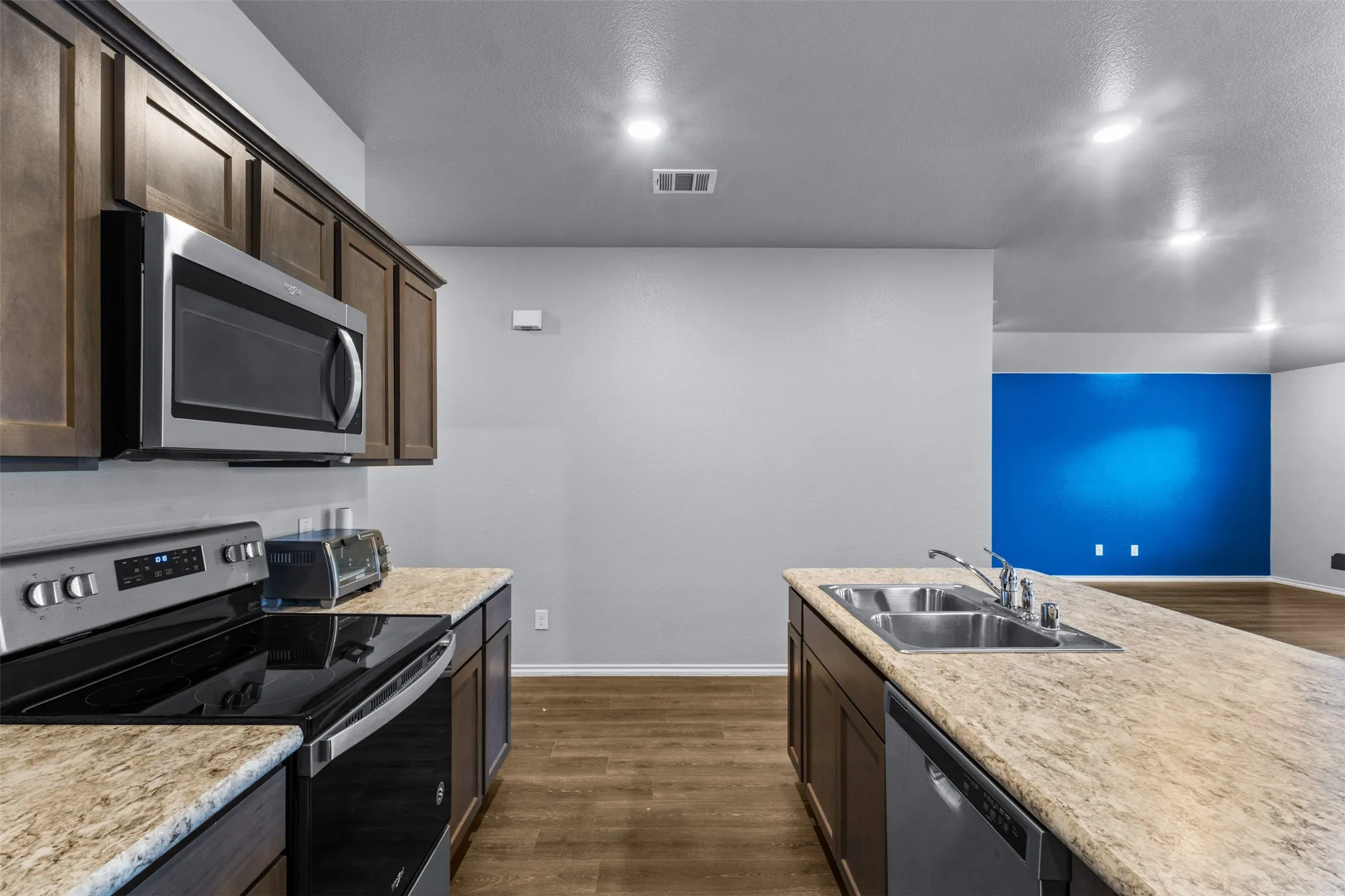 Single Family Residence For Sale in Hunt County , 2141 Palestine Oak Drive, Royse City, Texas 75189, 3 Bedroom, 2 Bathroom, 2 Garage spaces, 1,607 Sqft, built in 2020, Preowned, mls#21154148, Real Estate Agent in Royse City, Homes For Sale in Hunt county, Homes For Sale in Royse City, Realtor in Royse City Texas, Real Estate Brokerage Independent Realty Texas, Luminita Cordes Realtor