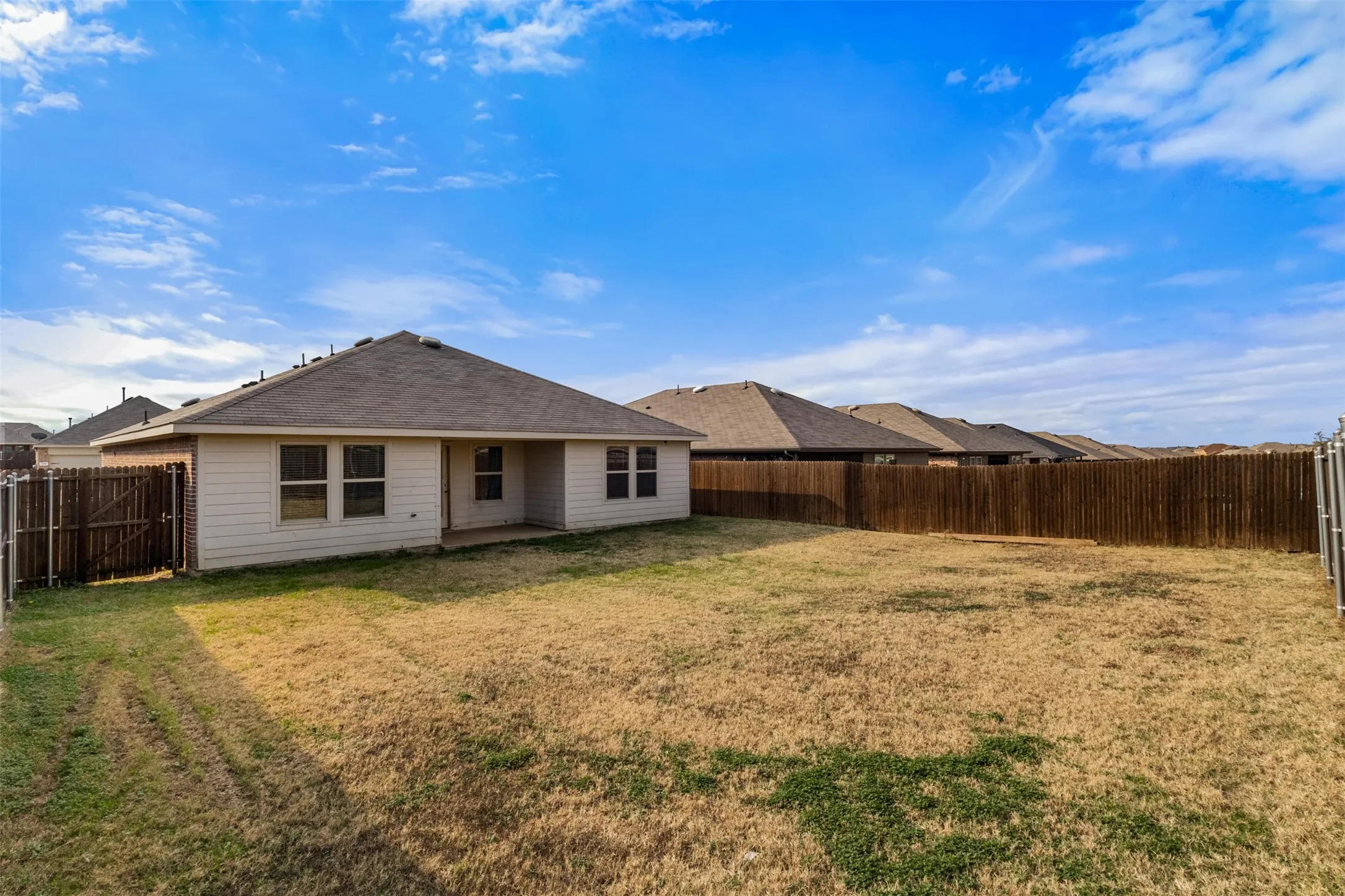 Single Family Residence For Sale in Hunt County , 2141 Palestine Oak Drive, Royse City, Texas 75189, 3 Bedroom, 2 Bathroom, 2 Garage spaces, 1,607 Sqft, built in 2020, Preowned, mls#21154148, Real Estate Agent in Royse City, Homes For Sale in Hunt county, Homes For Sale in Royse City, Realtor in Royse City Texas, Real Estate Brokerage Independent Realty Texas, Luminita Cordes Realtor