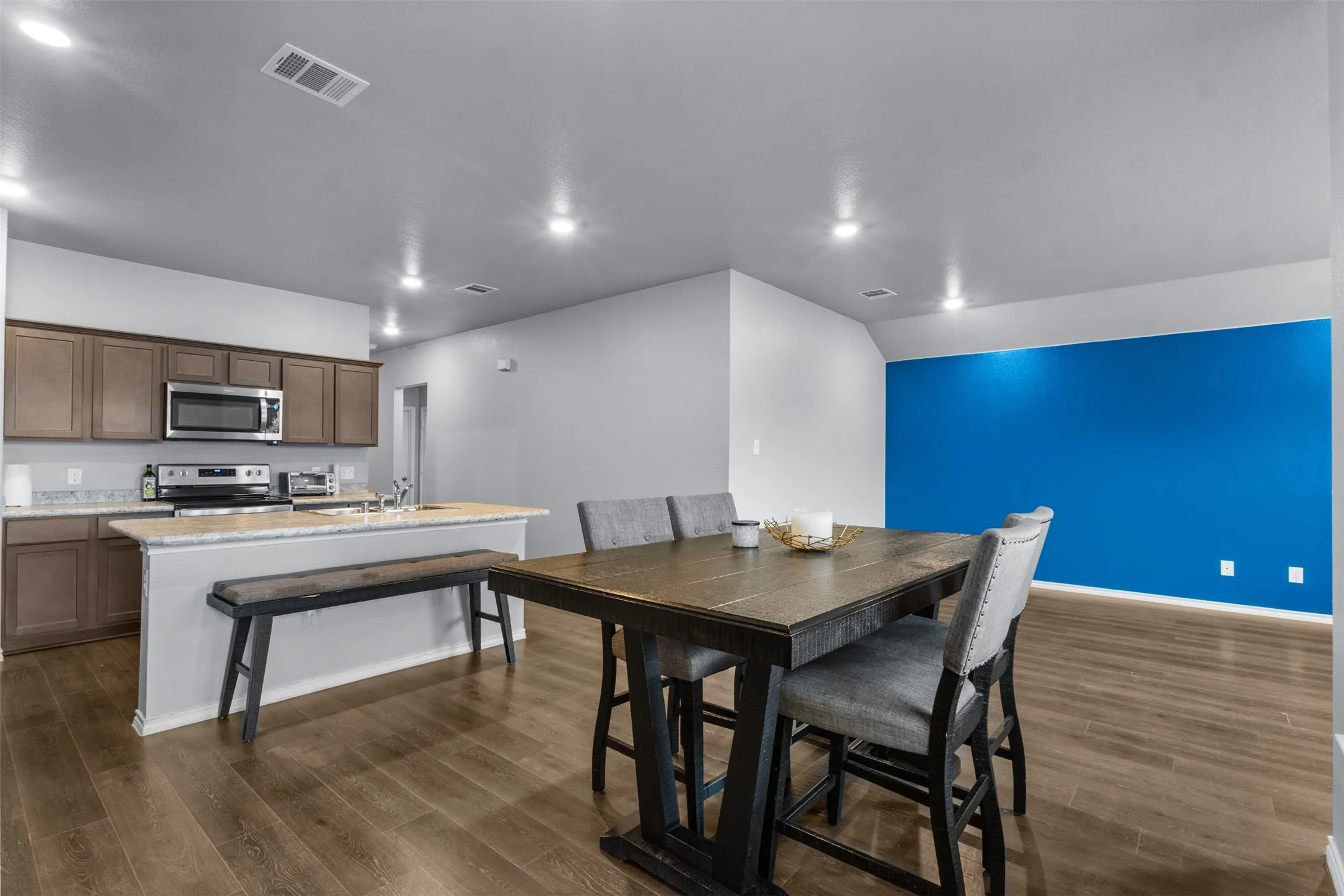 Single Family Residence For Sale in Hunt County , 2141 Palestine Oak Drive, Royse City, Texas 75189, 3 Bedroom, 2 Bathroom, 2 Garage spaces, 1,607 Sqft, built in 2020, Preowned, mls#21154148, Real Estate Agent in Royse City, Homes For Sale in Hunt county, Homes For Sale in Royse City, Realtor in Royse City Texas, Real Estate Brokerage Independent Realty Texas, Luminita Cordes Realtor