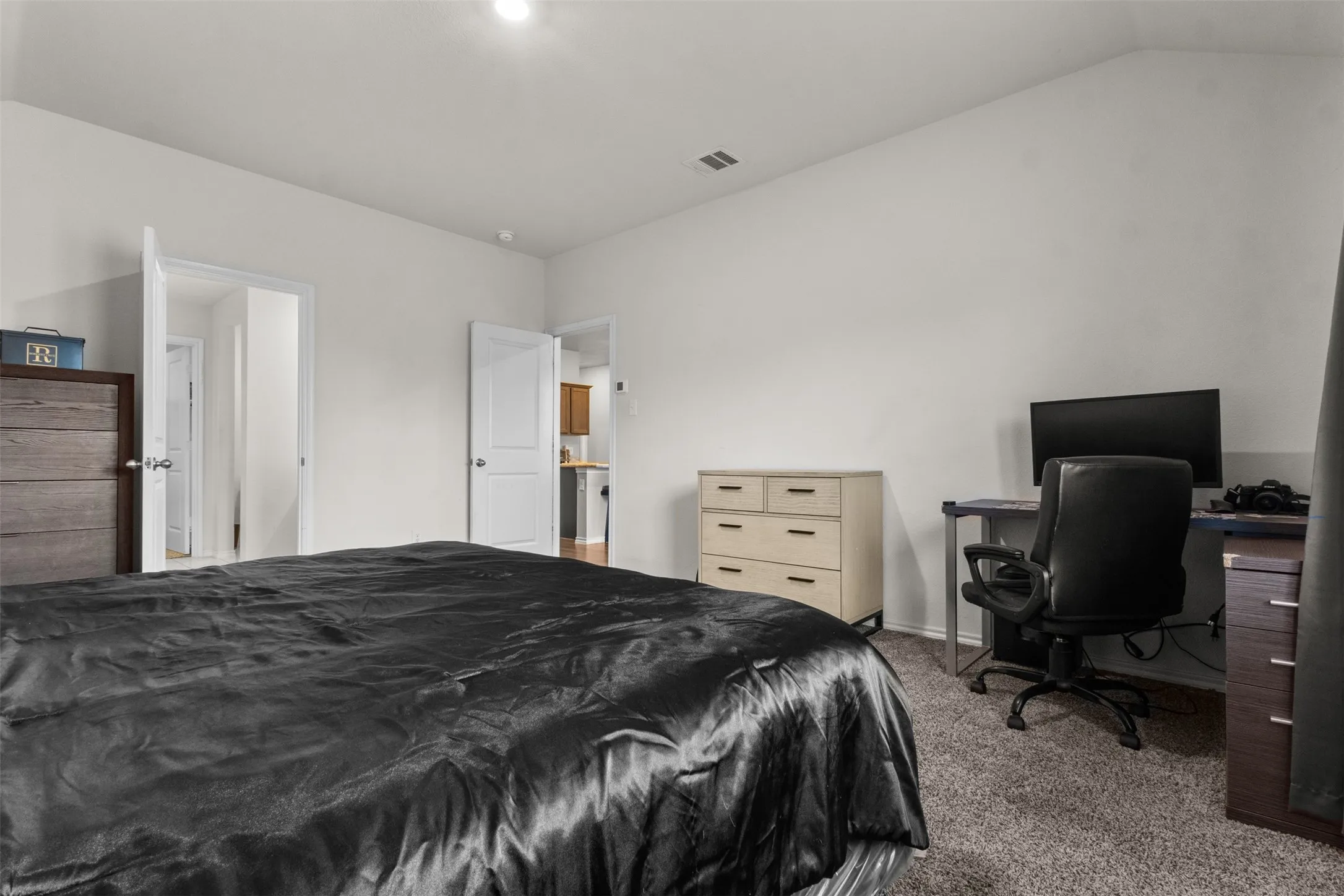 Single Family Residence For Sale in Hunt County , 2141 Palestine Oak Drive, Royse City, Texas 75189, 3 Bedroom, 2 Bathroom, 2 Garage spaces, 1,607 Sqft, built in 2020, Preowned, mls#21154148, Real Estate Agent in Royse City, Homes For Sale in Hunt county, Homes For Sale in Royse City, Realtor in Royse City Texas, Real Estate Brokerage Independent Realty Texas, Luminita Cordes Realtor