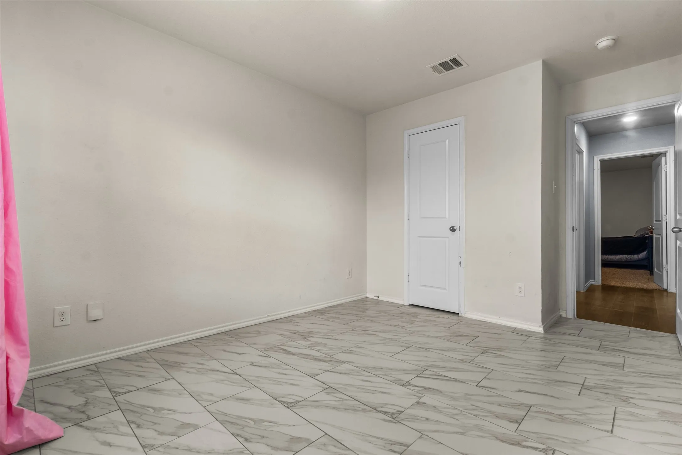 Single Family Residence For Sale in Hunt County , 2141 Palestine Oak Drive, Royse City, Texas 75189, 3 Bedroom, 2 Bathroom, 2 Garage spaces, 1,607 Sqft, built in 2020, Preowned, mls#21154148, Real Estate Agent in Royse City, Homes For Sale in Hunt county, Homes For Sale in Royse City, Realtor in Royse City Texas, Real Estate Brokerage Independent Realty Texas, Luminita Cordes Realtor