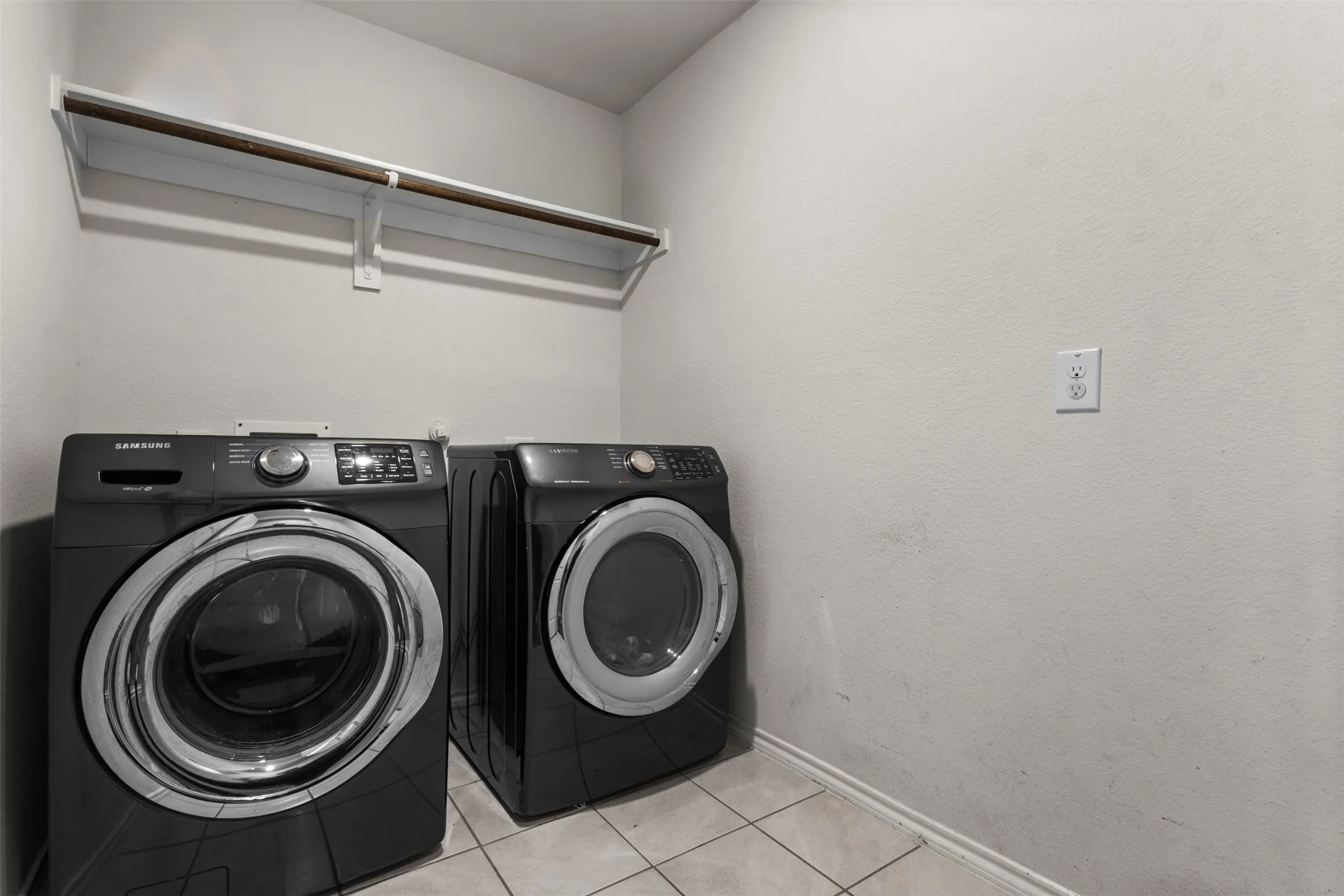 Single Family Residence For Sale in Hunt County , 2141 Palestine Oak Drive, Royse City, Texas 75189, 3 Bedroom, 2 Bathroom, 2 Garage spaces, 1,607 Sqft, built in 2020, Preowned, mls#21154148, Real Estate Agent in Royse City, Homes For Sale in Hunt county, Homes For Sale in Royse City, Realtor in Royse City Texas, Real Estate Brokerage Independent Realty Texas, Luminita Cordes Realtor