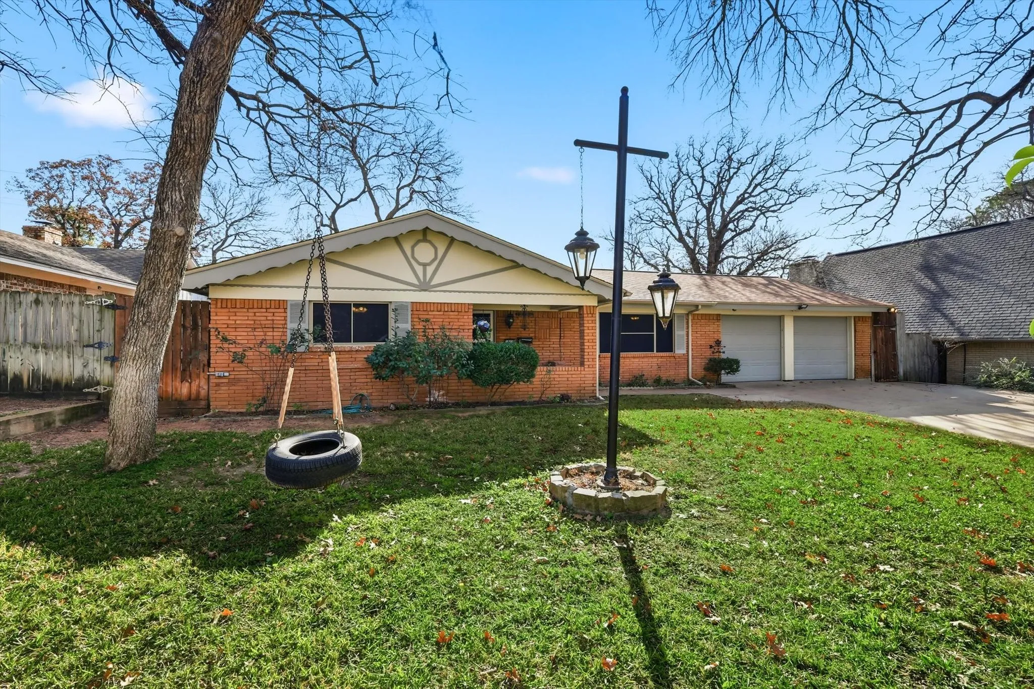 Single Family Residence For Sale in Tarrant County , 1809 Toplea Drive, Euless, Texas 76040, 3 Bedroom, 2 Bathroom, 2 Garage spaces, 1,771 Sqft, built in 1962, mls#21153356, Real Estate Agent in Euless, Homes For Sale in Tarrant county, Homes For Sale in Euless, Realtor in Euless Texas, Real Estate Brokerage Independent Realty Texas, Luminita Cordes Realtor