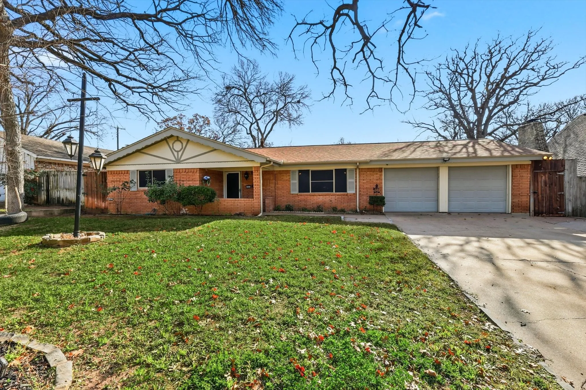 Single Family Residence For Sale in Tarrant County , 1809 Toplea Drive, Euless, Texas 76040, 3 Bedroom, 2 Bathroom, 2 Garage spaces, 1,771 Sqft, built in 1962, mls#21153356, Real Estate Agent in Euless, Homes For Sale in Tarrant county, Homes For Sale in Euless, Realtor in Euless Texas, Real Estate Brokerage Independent Realty Texas, Luminita Cordes Realtor