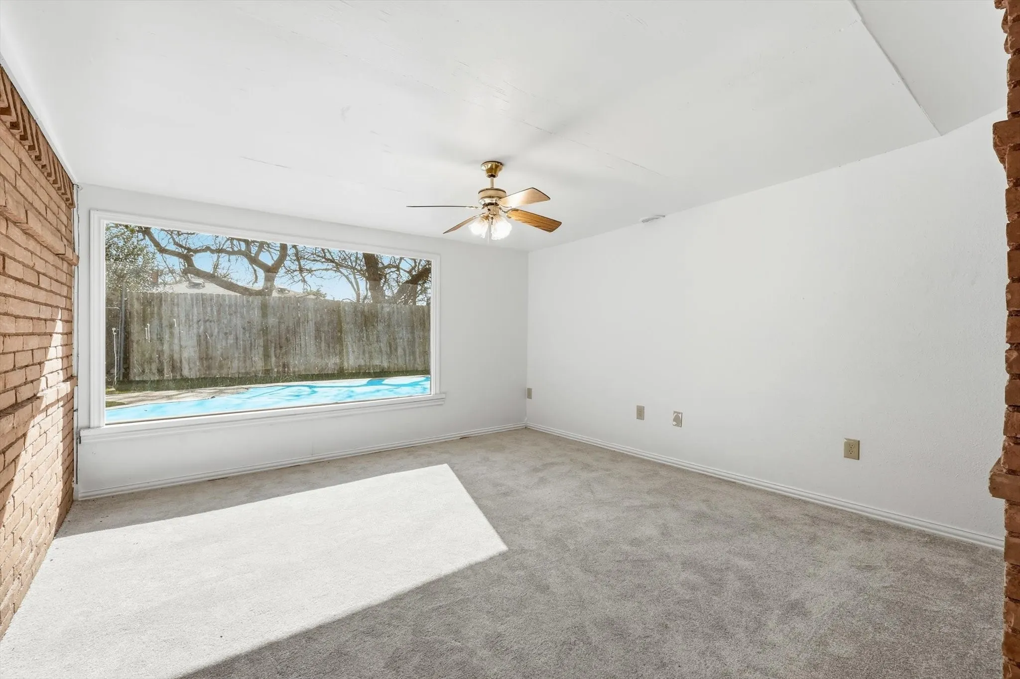 Single Family Residence For Sale in Tarrant County , 1809 Toplea Drive, Euless, Texas 76040, 3 Bedroom, 2 Bathroom, 2 Garage spaces, 1,771 Sqft, built in 1962, mls#21153356, Real Estate Agent in Euless, Homes For Sale in Tarrant county, Homes For Sale in Euless, Realtor in Euless Texas, Real Estate Brokerage Independent Realty Texas, Luminita Cordes Realtor