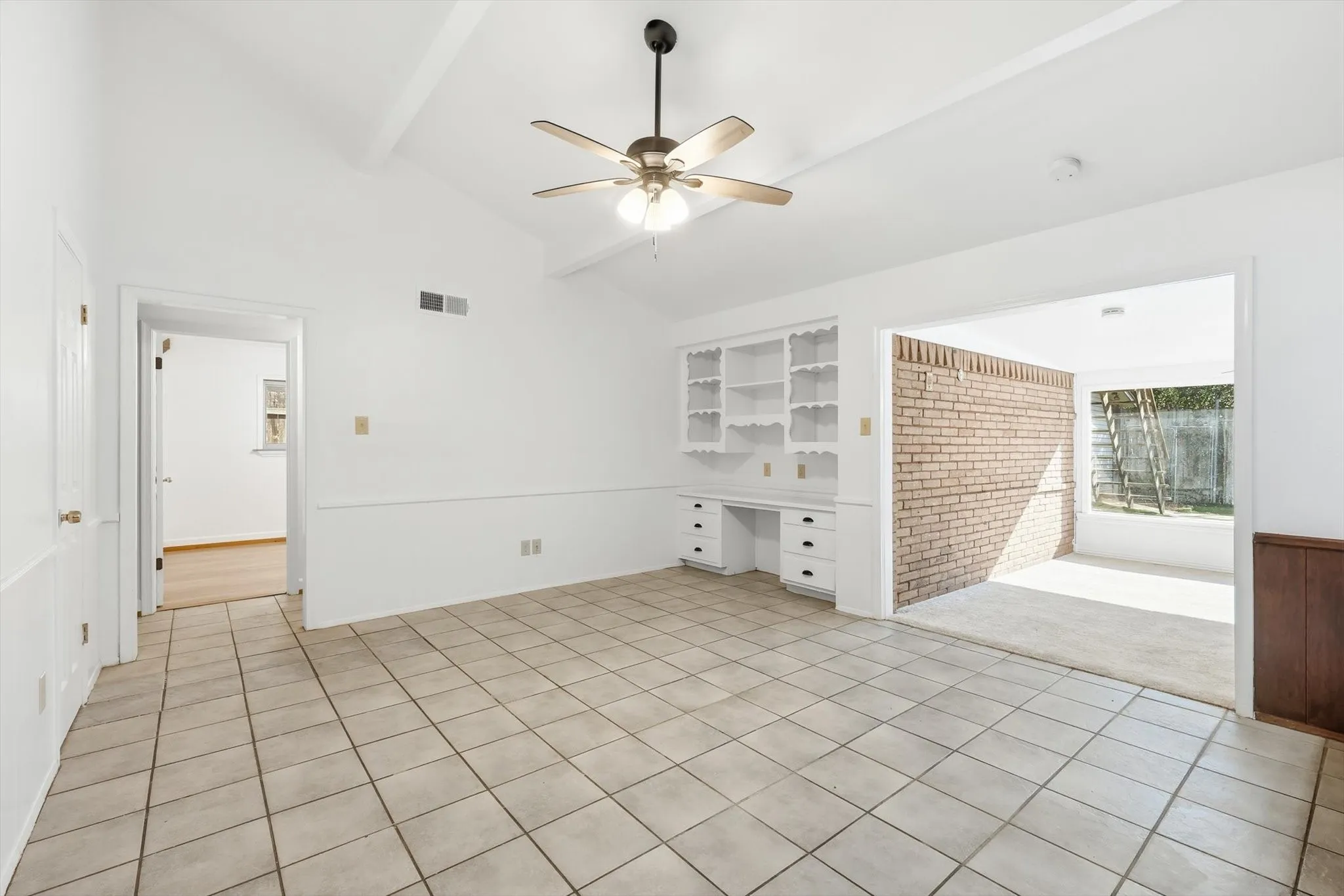 Single Family Residence For Sale in Tarrant County , 1809 Toplea Drive, Euless, Texas 76040, 3 Bedroom, 2 Bathroom, 2 Garage spaces, 1,771 Sqft, built in 1962, mls#21153356, Real Estate Agent in Euless, Homes For Sale in Tarrant county, Homes For Sale in Euless, Realtor in Euless Texas, Real Estate Brokerage Independent Realty Texas, Luminita Cordes Realtor