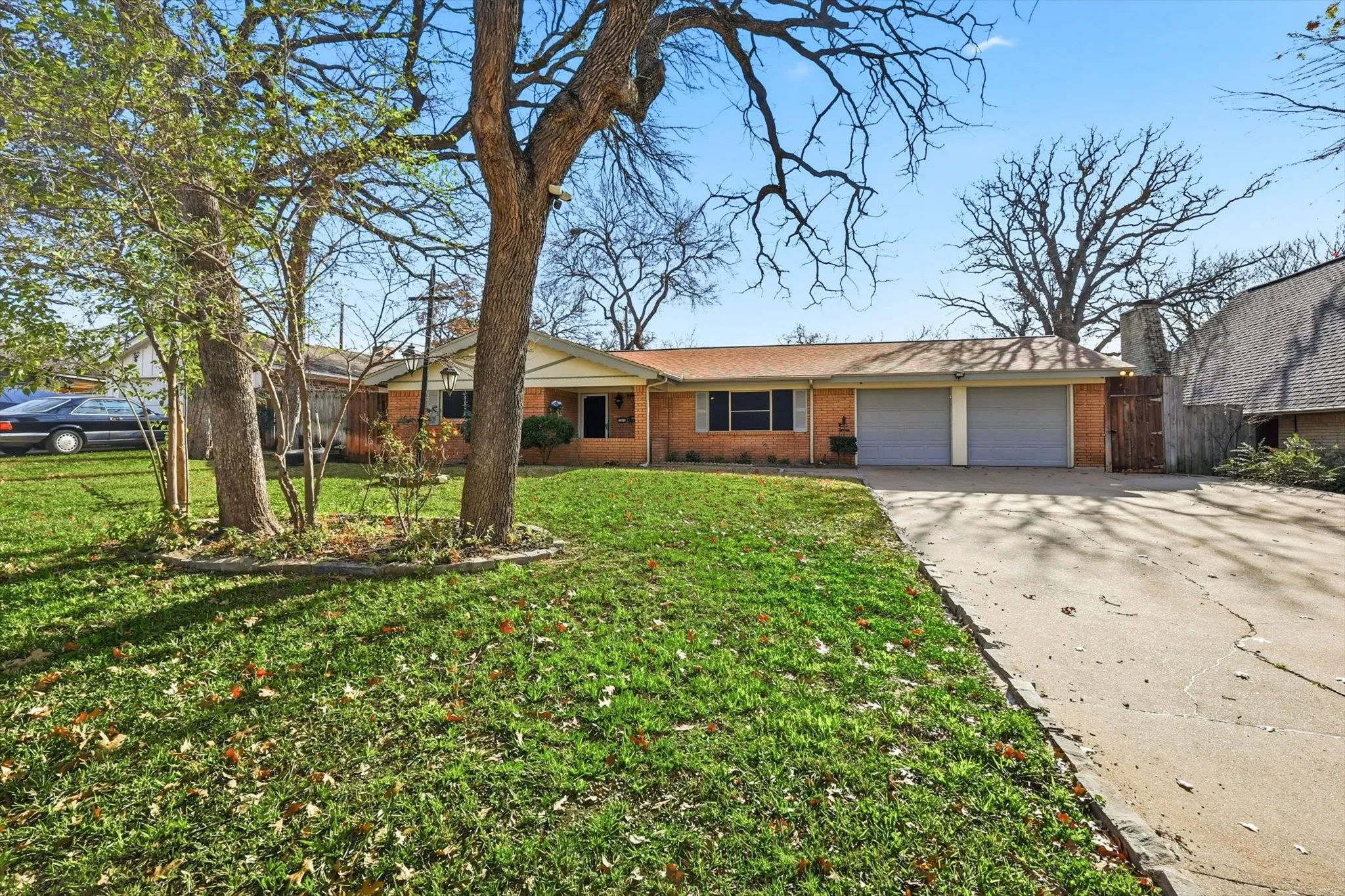 Single Family Residence For Sale in Tarrant County , 1809 Toplea Drive, Euless, Texas 76040, 3 Bedroom, 2 Bathroom, 2 Garage spaces, 1,771 Sqft, built in 1962, mls#21153356, Real Estate Agent in Euless, Homes For Sale in Tarrant county, Homes For Sale in Euless, Realtor in Euless Texas, Real Estate Brokerage Independent Realty Texas, Luminita Cordes Realtor