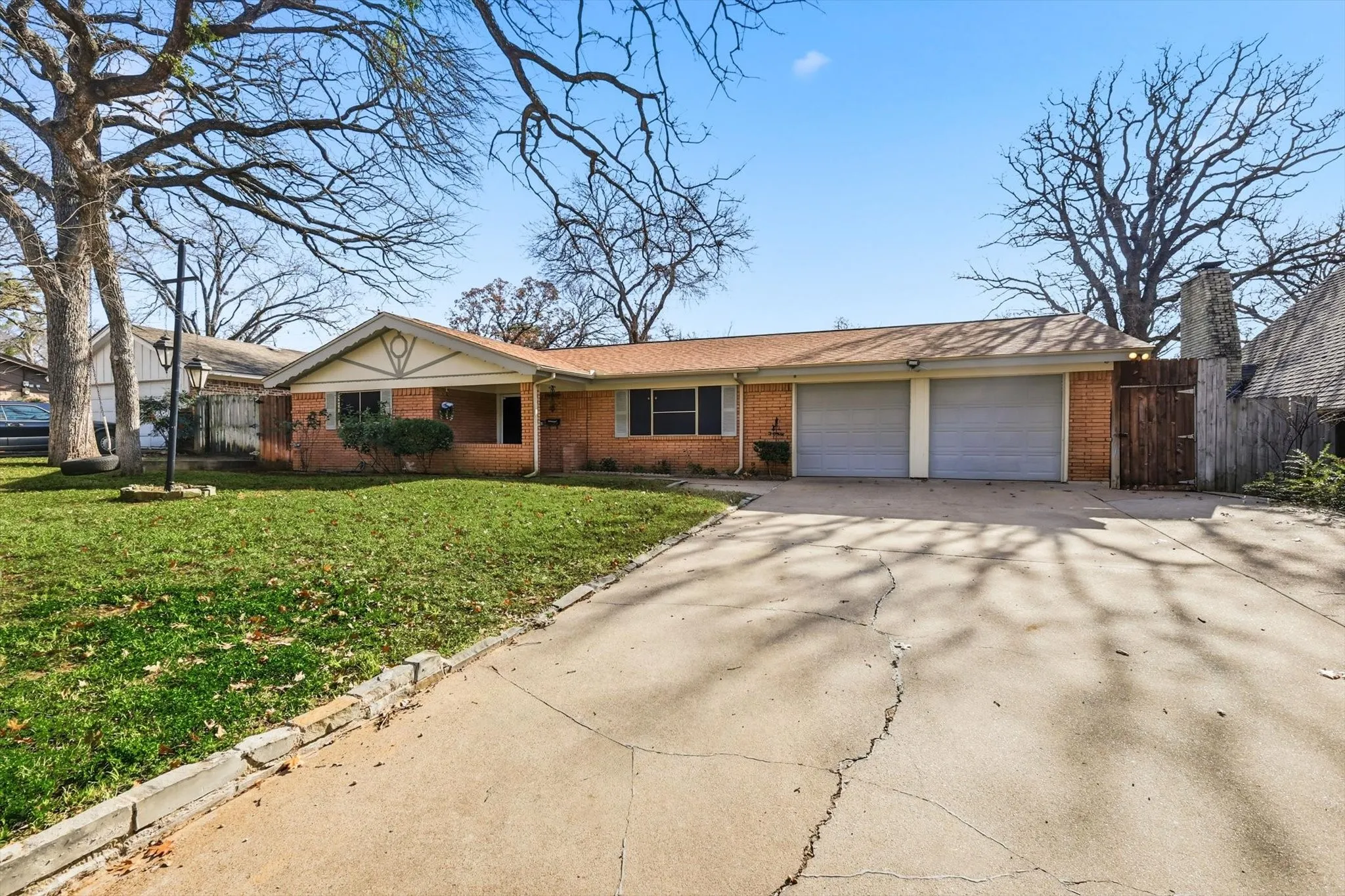 Single Family Residence For Sale in Tarrant County , 1809 Toplea Drive, Euless, Texas 76040, 3 Bedroom, 2 Bathroom, 2 Garage spaces, 1,771 Sqft, built in 1962, mls#21153356, Real Estate Agent in Euless, Homes For Sale in Tarrant county, Homes For Sale in Euless, Realtor in Euless Texas, Real Estate Brokerage Independent Realty Texas, Luminita Cordes Realtor