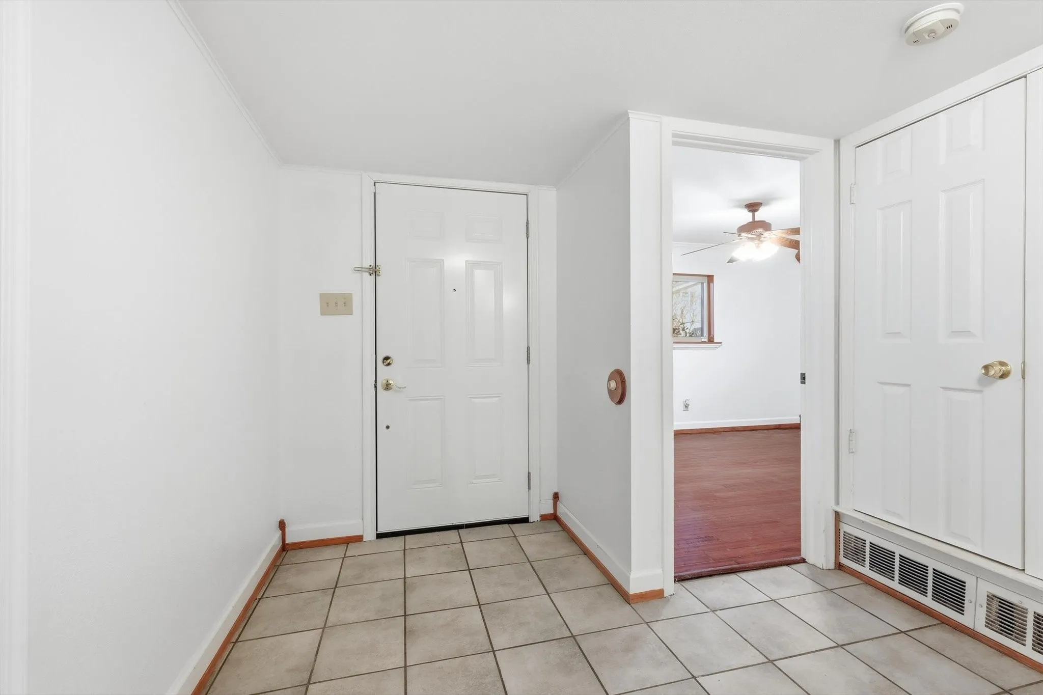 Single Family Residence For Sale in Tarrant County , 1809 Toplea Drive, Euless, Texas 76040, 3 Bedroom, 2 Bathroom, 2 Garage spaces, 1,771 Sqft, built in 1962, mls#21153356, Real Estate Agent in Euless, Homes For Sale in Tarrant county, Homes For Sale in Euless, Realtor in Euless Texas, Real Estate Brokerage Independent Realty Texas, Luminita Cordes Realtor