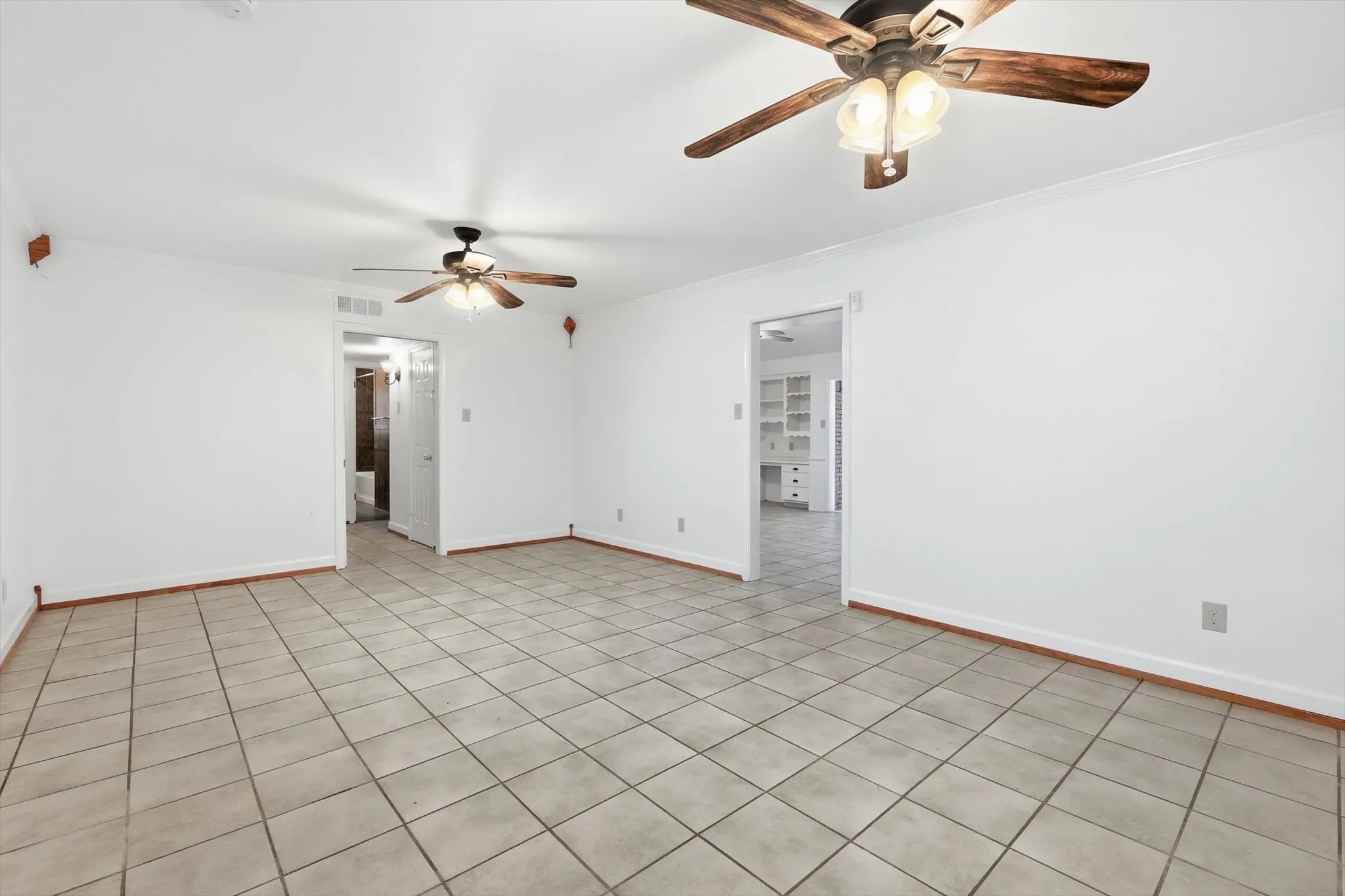 Single Family Residence For Sale in Tarrant County , 1809 Toplea Drive, Euless, Texas 76040, 3 Bedroom, 2 Bathroom, 2 Garage spaces, 1,771 Sqft, built in 1962, mls#21153356, Real Estate Agent in Euless, Homes For Sale in Tarrant county, Homes For Sale in Euless, Realtor in Euless Texas, Real Estate Brokerage Independent Realty Texas, Luminita Cordes Realtor