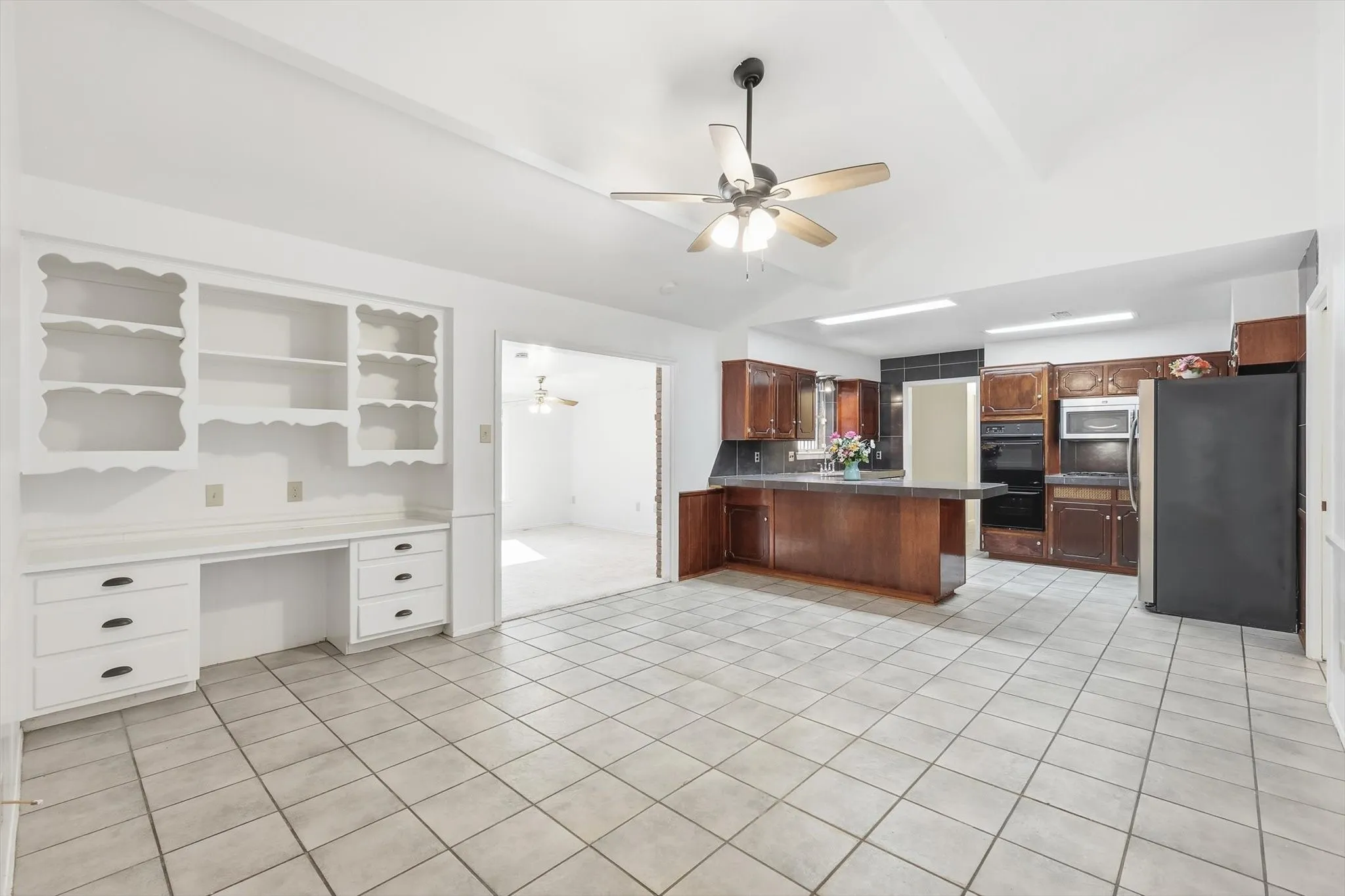 Single Family Residence For Sale in Tarrant County , 1809 Toplea Drive, Euless, Texas 76040, 3 Bedroom, 2 Bathroom, 2 Garage spaces, 1,771 Sqft, built in 1962, mls#21153356, Real Estate Agent in Euless, Homes For Sale in Tarrant county, Homes For Sale in Euless, Realtor in Euless Texas, Real Estate Brokerage Independent Realty Texas, Luminita Cordes Realtor
