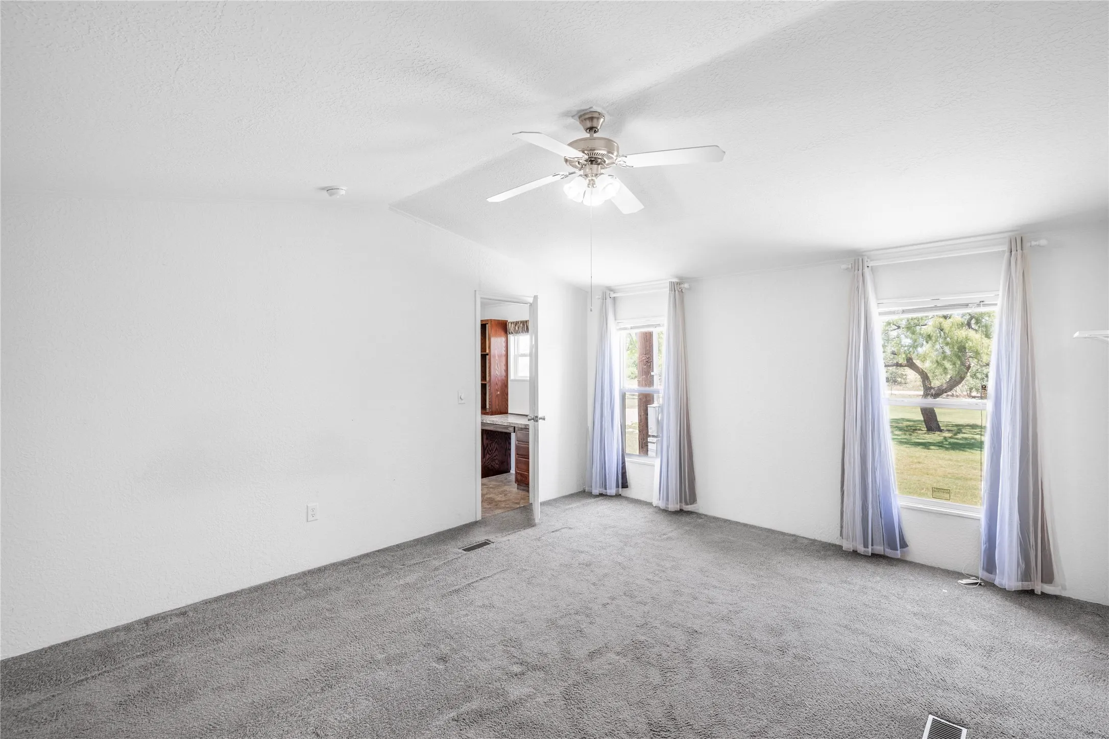 Mobile Home For Sale in Shackelford County , 1147 County Road 150, Abilene, Texas 79601, 3 Bedrooms, 2 Bathrooms, Garage spaces, 1,360 Sqft, built in 2015, Preowned, Price $241,900, mls#21154142, Real Estate Agent in Abilene, Homes For Sale in Shackelford county, Homes For Sale in Abilene, Realtor in Abilene Texas, Real Estate Brokerage Independent Realty Texas, Luminita Cordes Realtor