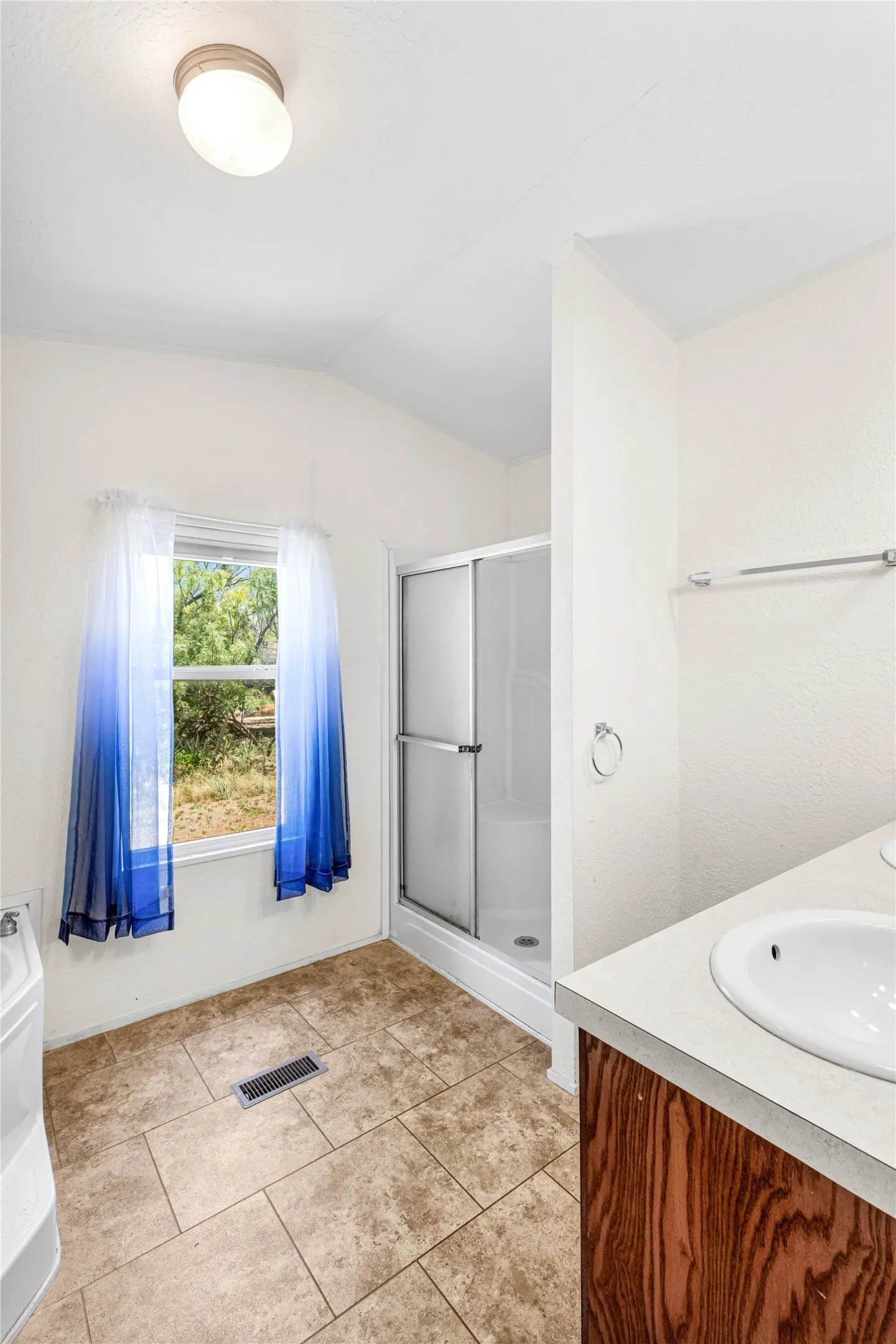Mobile Home For Sale in Shackelford County , 1147 County Road 150, Abilene, Texas 79601, 3 Bedrooms, 2 Bathrooms, Garage spaces, 1,360 Sqft, built in 2015, Preowned, Price $241,900, mls#21154142, Real Estate Agent in Abilene, Homes For Sale in Shackelford county, Homes For Sale in Abilene, Realtor in Abilene Texas, Real Estate Brokerage Independent Realty Texas, Luminita Cordes Realtor
