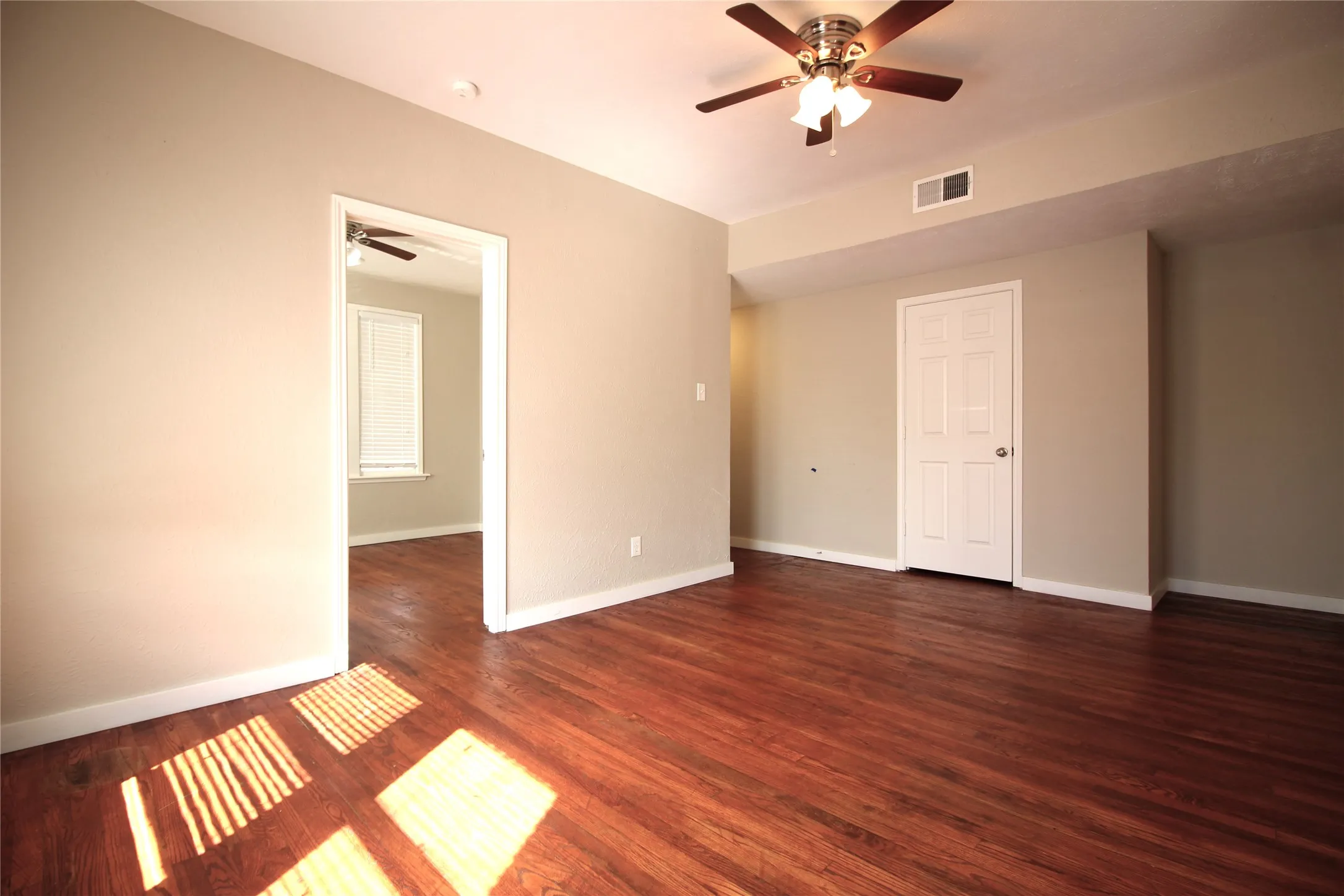 Condominium For Rent in Hunt County , 2309 Wesley Street D, Greenville, Texas 75401, 2 Bedroom, 1 Bathroom, Garage spaces, 1,150 Sqft, built in 1910, Preowned, mls#21152011, Real Estate Agent in Greenville, Homes For Rent in Hunt county, Homes For Rent in Greenville, Realtor in Greenville Texas, Real Estate Brokerage Independent Realty Texas, Luminita Cordes Realtor