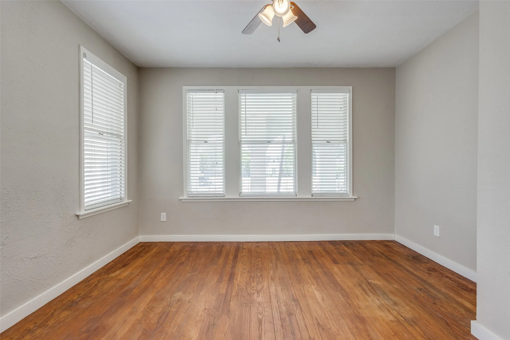 Condominium For Rent in Hunt County , 2309 Wesley Street D, Greenville, Texas 75401, 2 Bedroom, 1 Bathroom, Garage spaces, 1,150 Sqft, built in 1910, Preowned, mls#21152011, Real Estate Agent in Greenville, Homes For Rent in Hunt county, Homes For Rent in Greenville, Realtor in Greenville Texas, Real Estate Brokerage Independent Realty Texas, Luminita Cordes Realtor