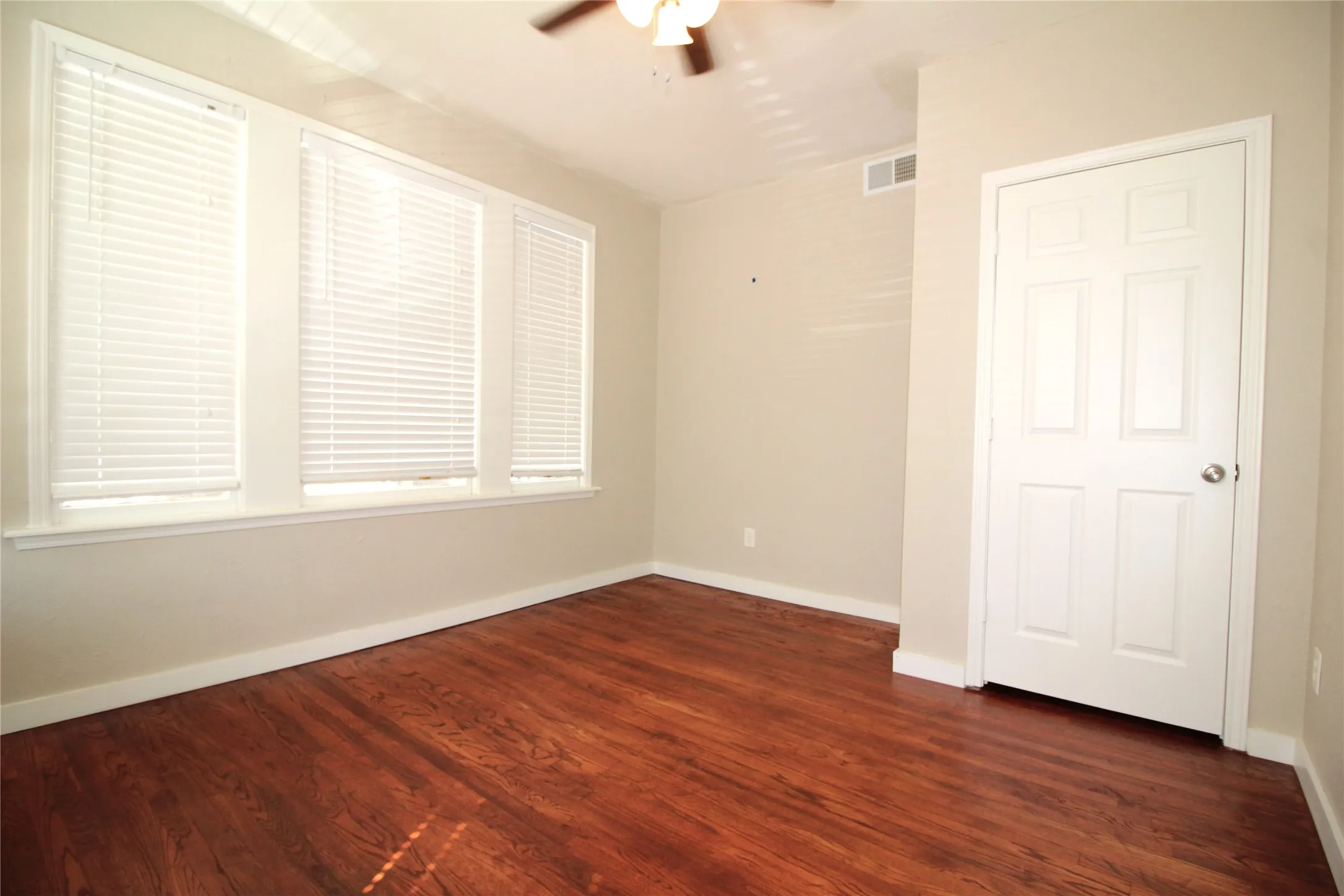 Condominium For Rent in Hunt County , 2309 Wesley Street D, Greenville, Texas 75401, 2 Bedroom, 1 Bathroom, Garage spaces, 1,150 Sqft, built in 1910, Preowned, mls#21152011, Real Estate Agent in Greenville, Homes For Rent in Hunt county, Homes For Rent in Greenville, Realtor in Greenville Texas, Real Estate Brokerage Independent Realty Texas, Luminita Cordes Realtor
